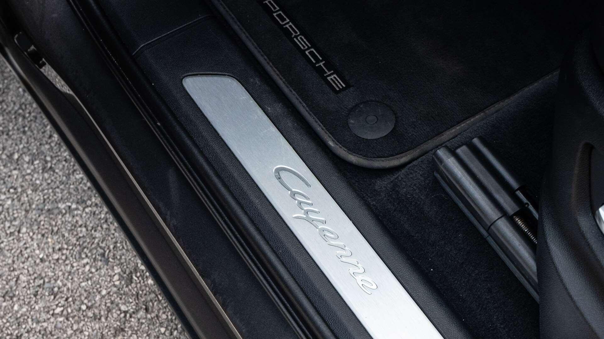 Porsche Cayenne view 37