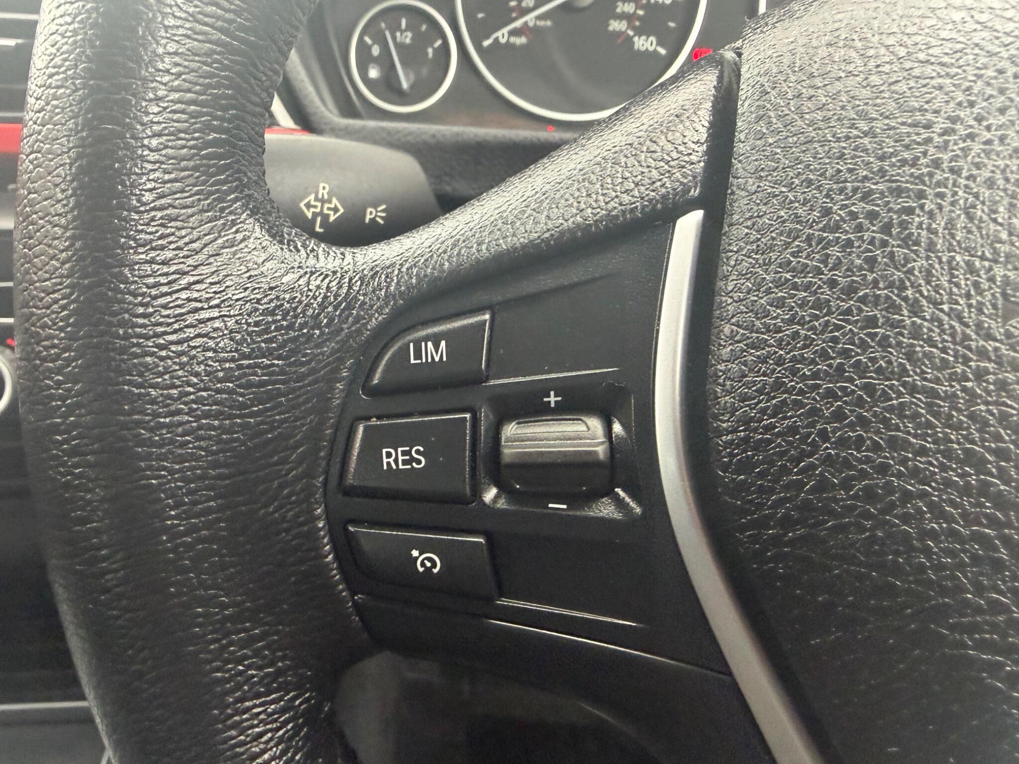 BMW 3 Series view 44