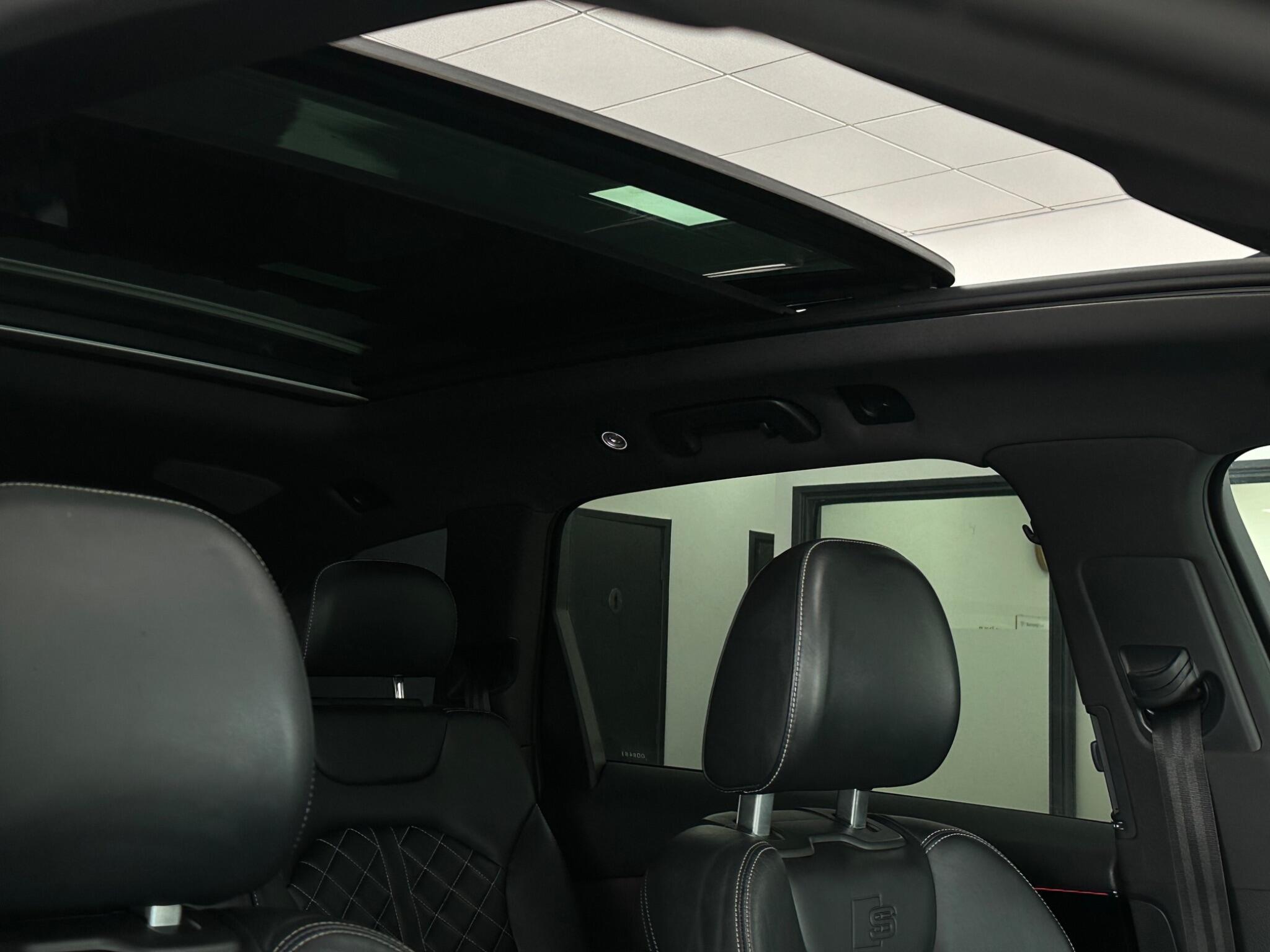 Audi Q7 view 24