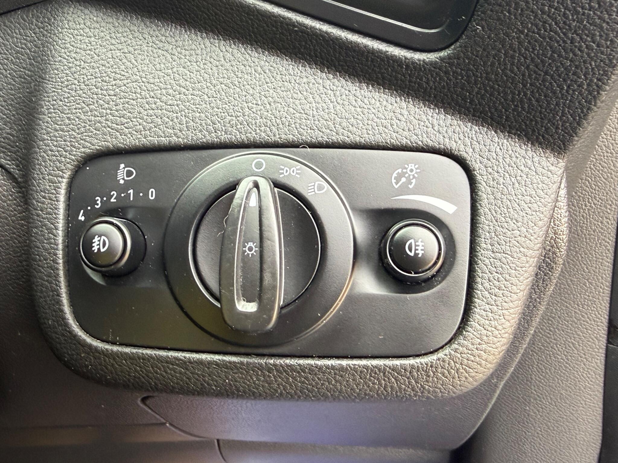 Ford Grand C-Max view 37