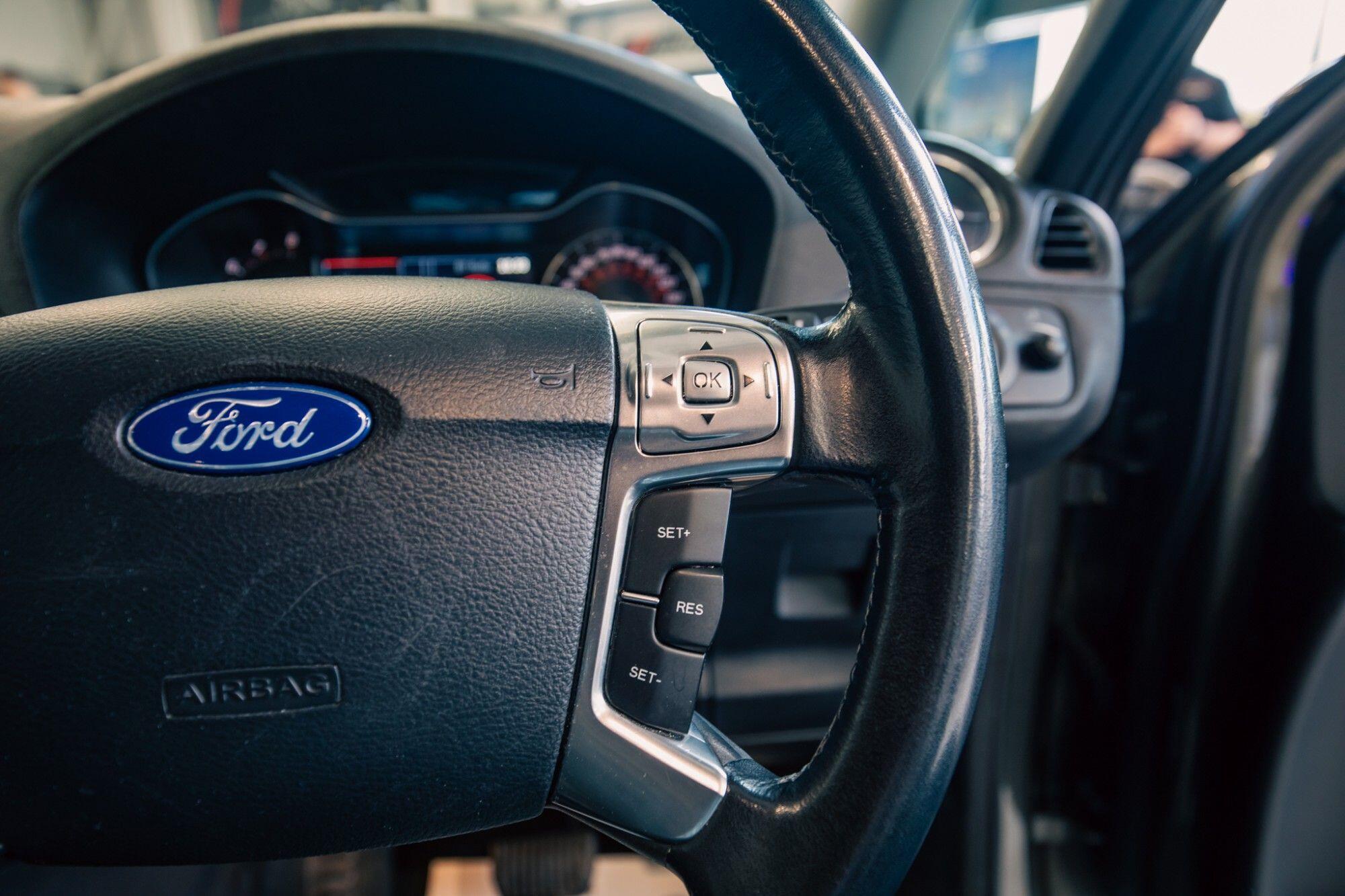 Ford S-Max view 14