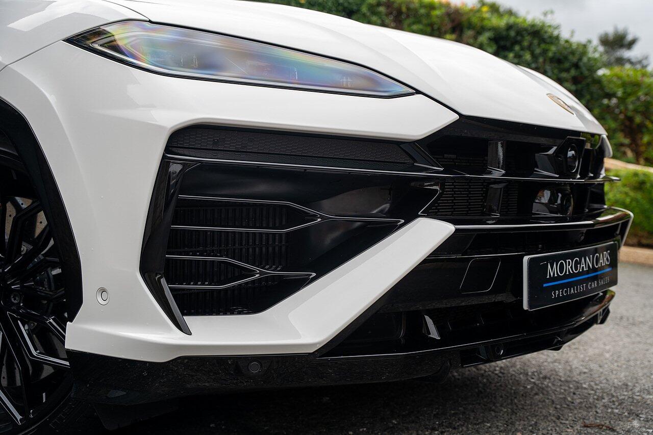 Lamborghini Urus view 30