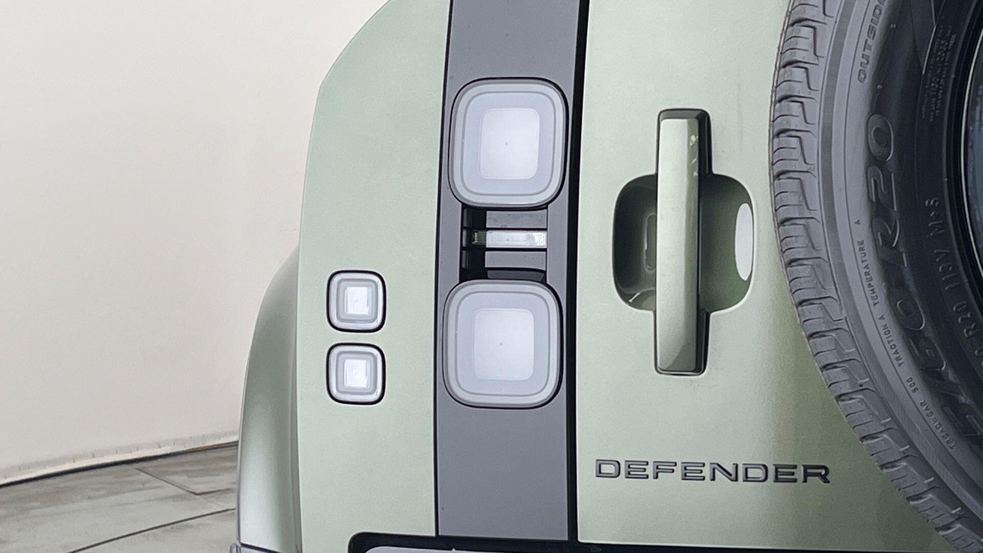 Land Rover Defender view 29