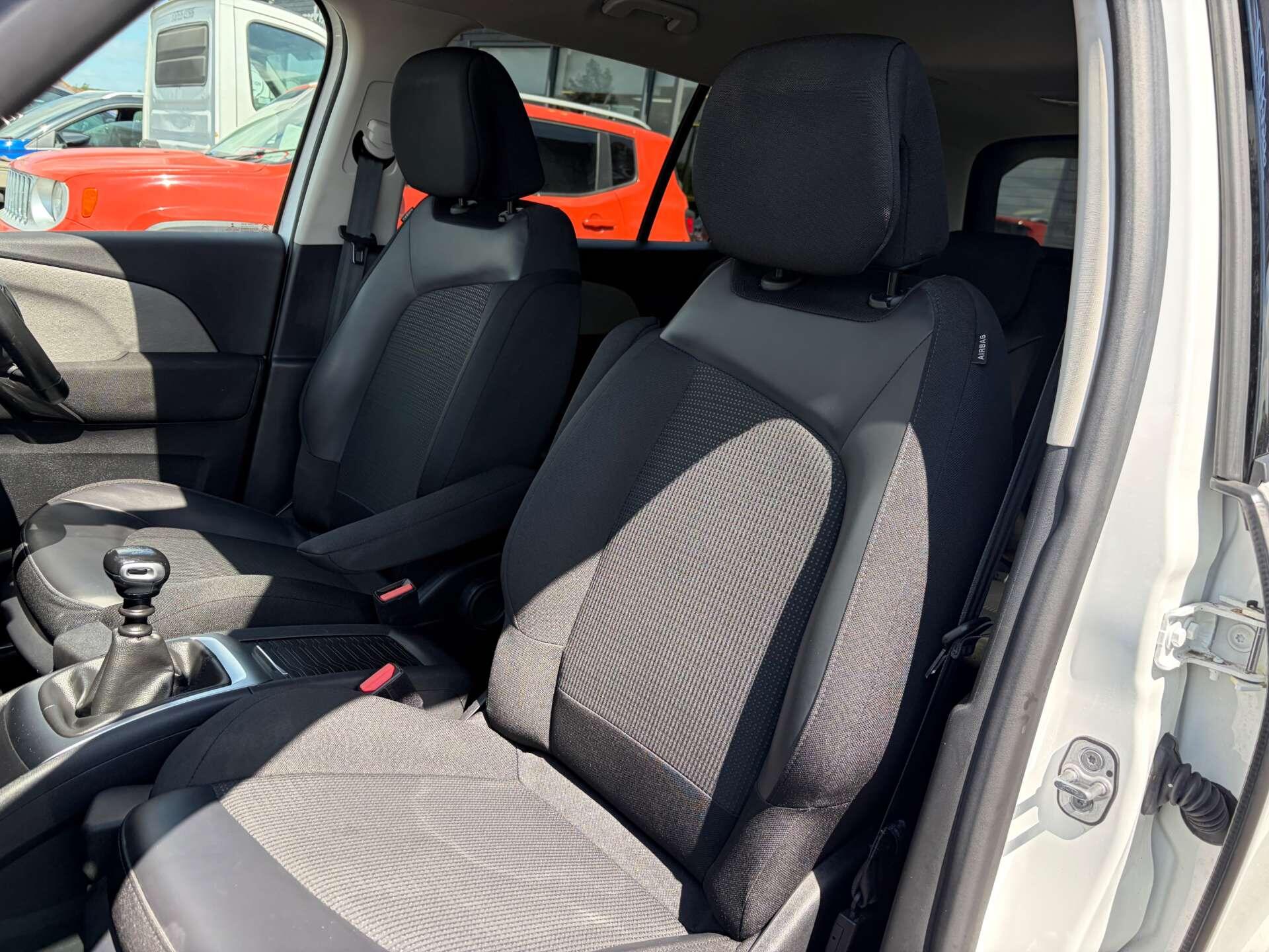 Citroen Grand C4 Spacetourer view 17