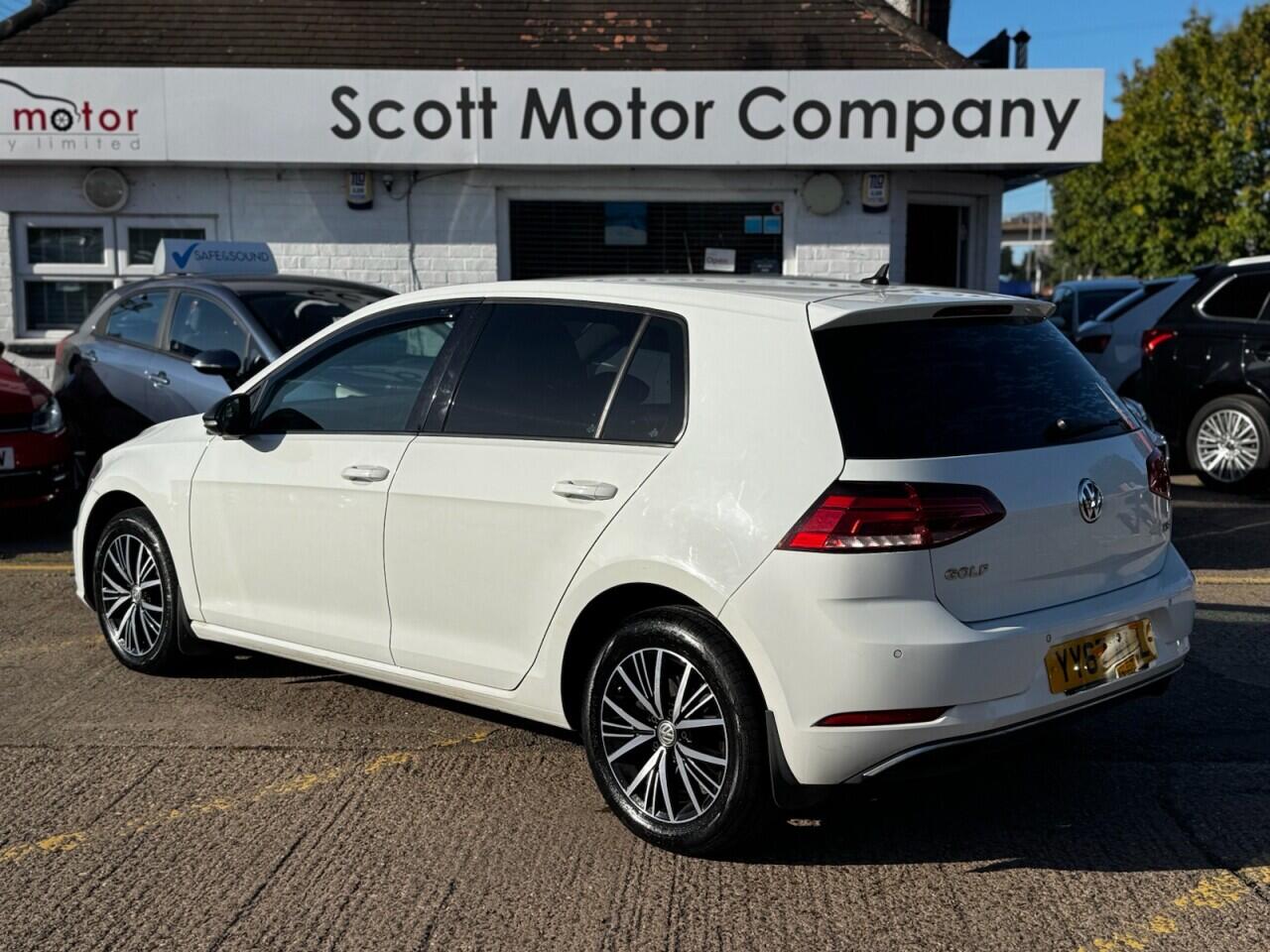 Volkswagen Golf view 2