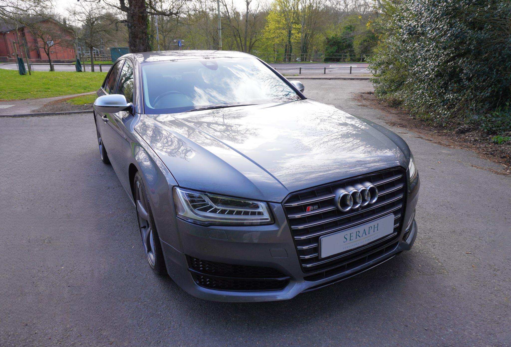 Audi S8 view 8