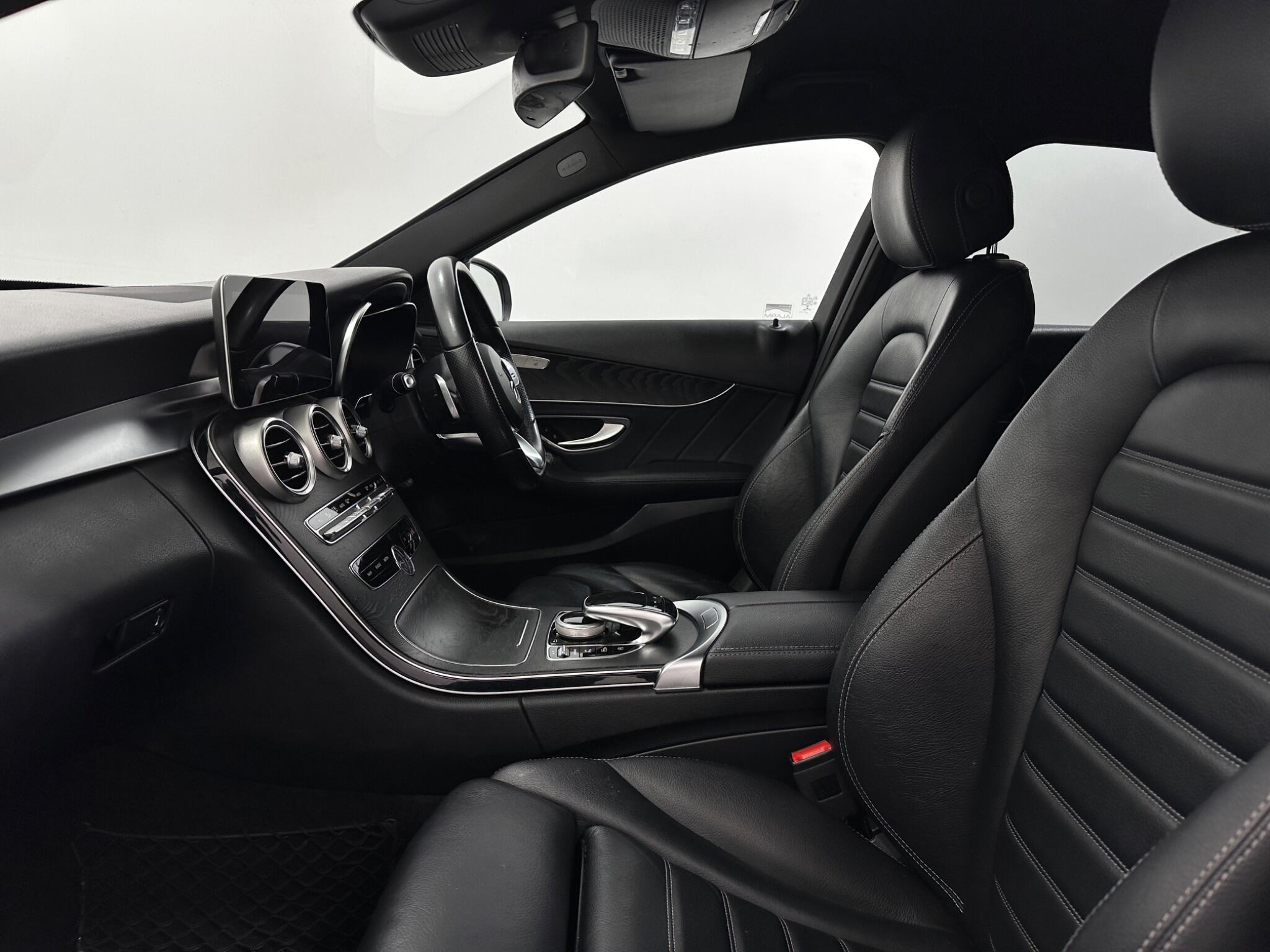 Mercedes-Benz C-Class view 37
