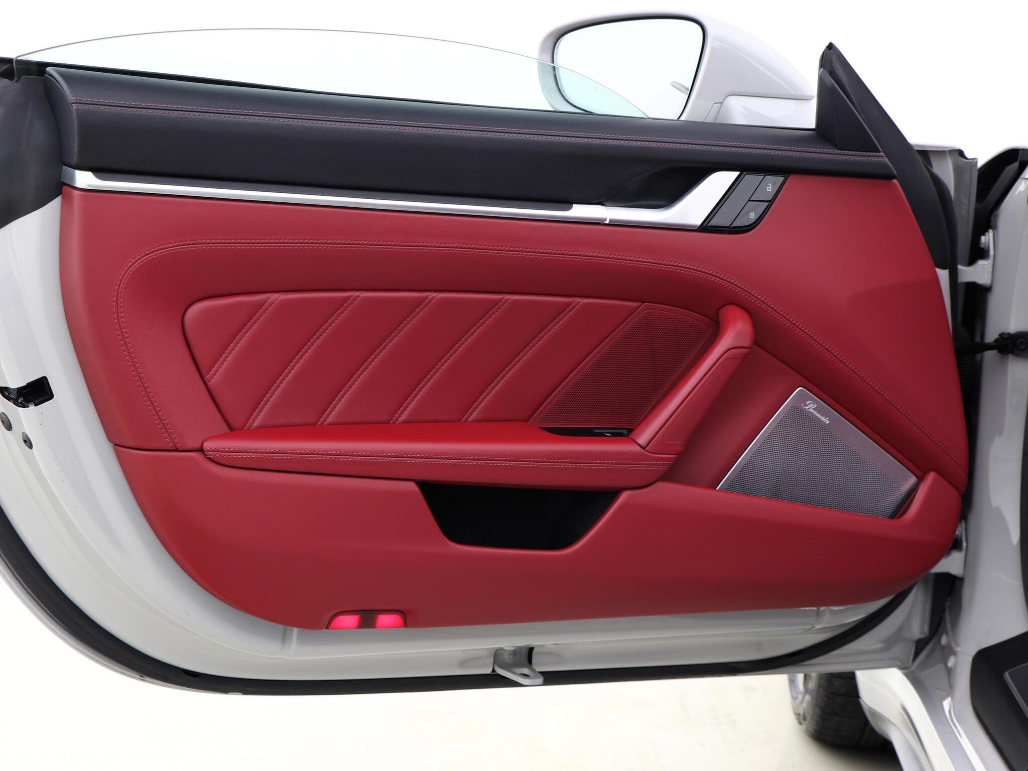 Porsche 911 view 33