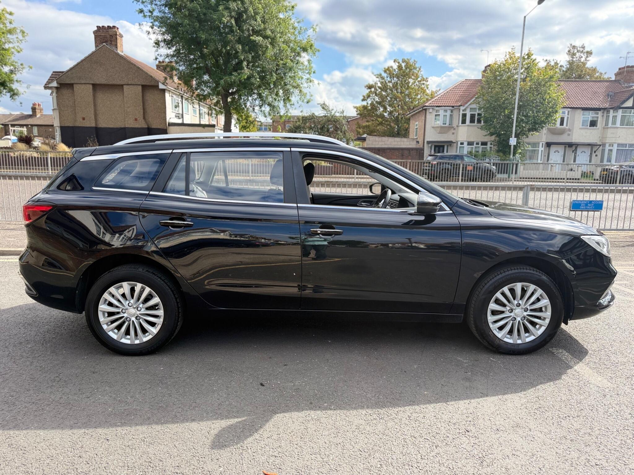 MG MG5 view 9