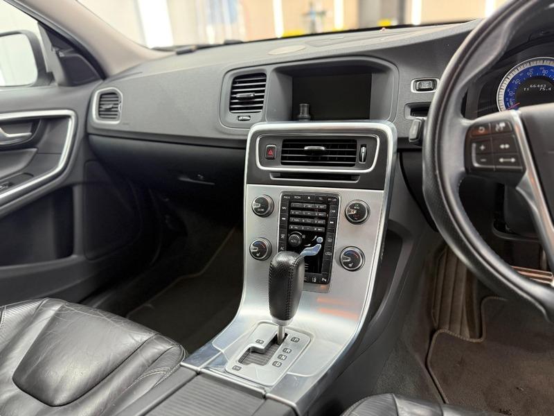 2011 Volvo V60 image 18