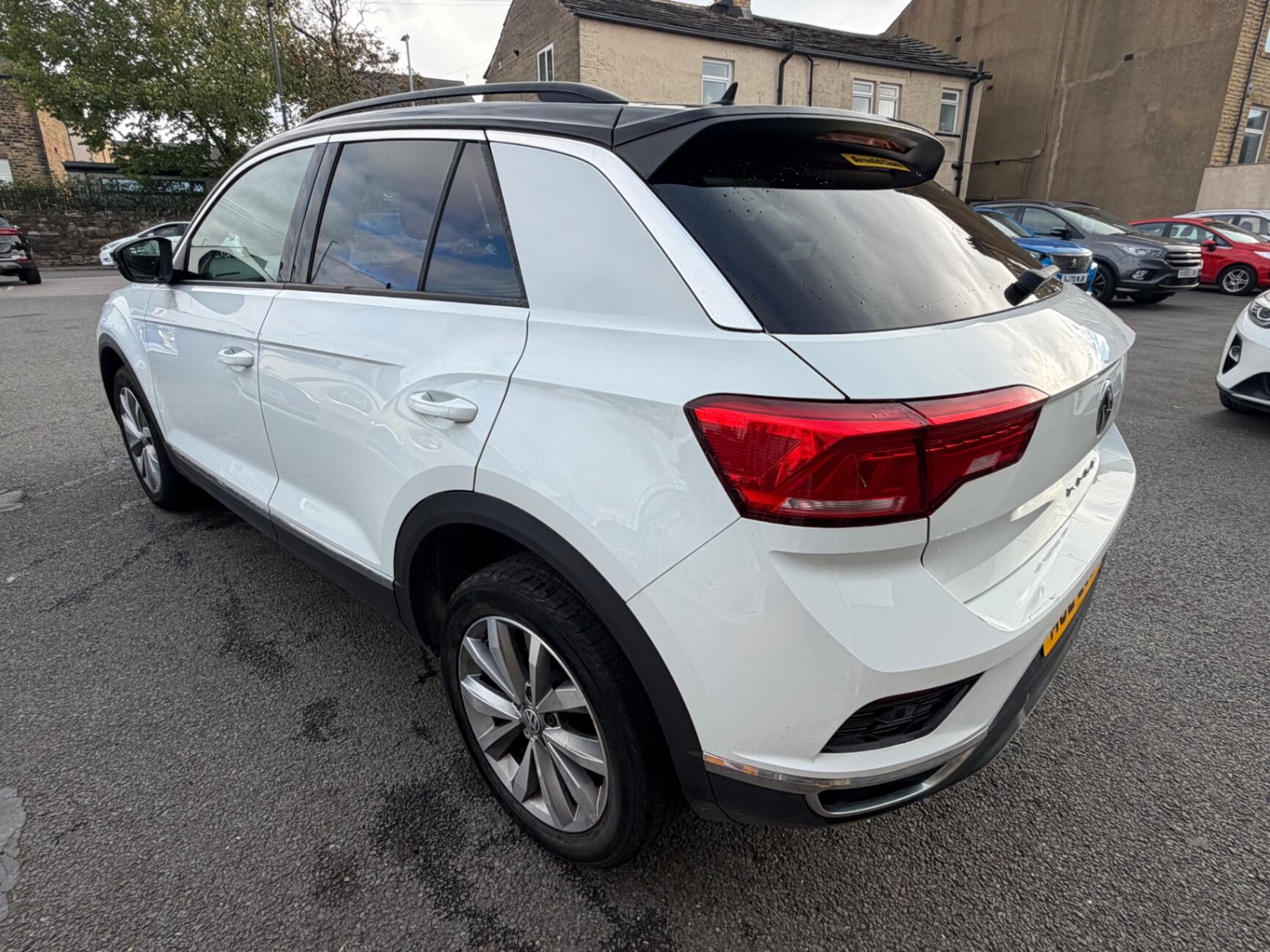 Volkswagen T-Roc view 7