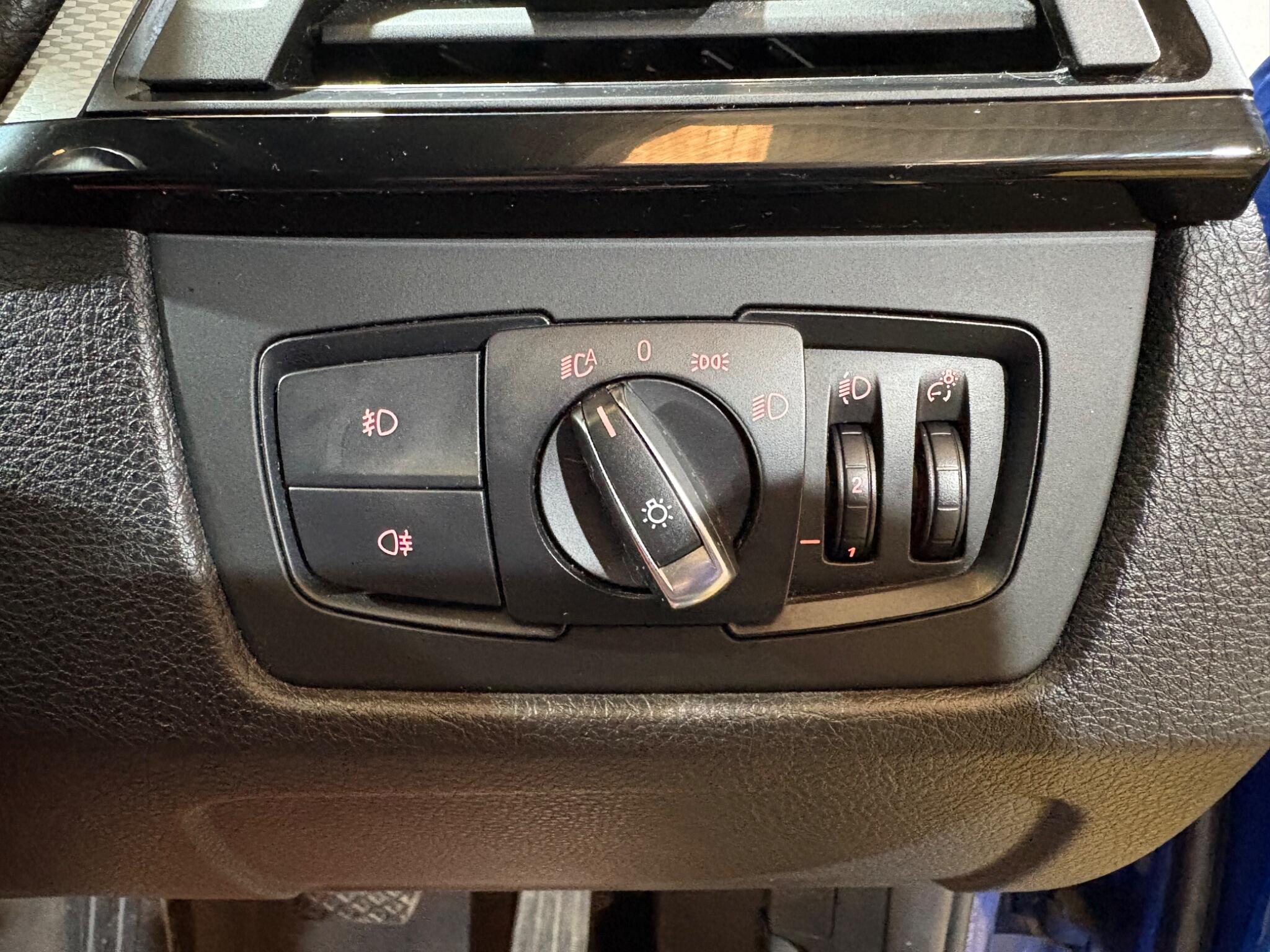 BMW 3 Series view 32