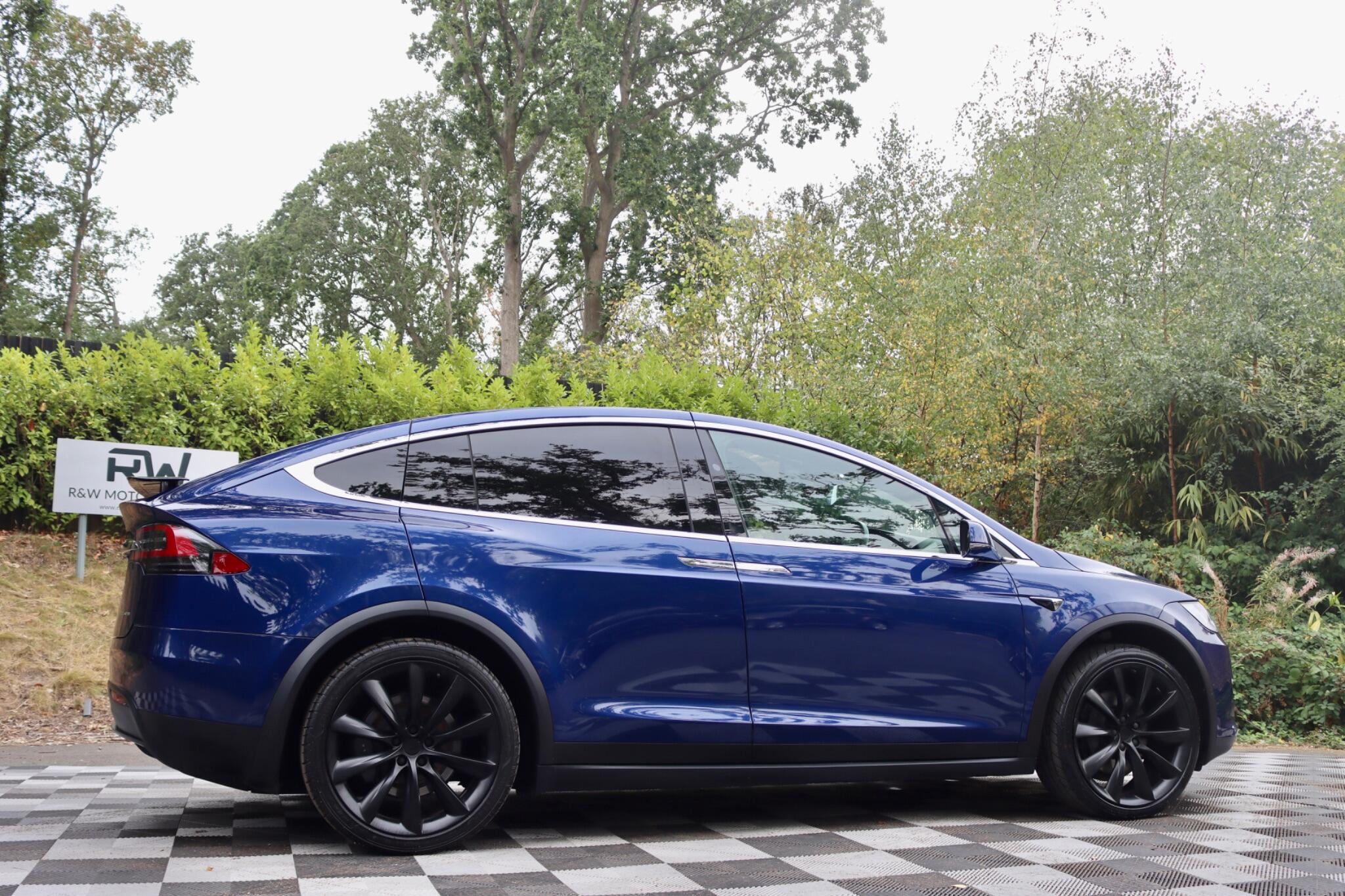 Tesla Model X view 34