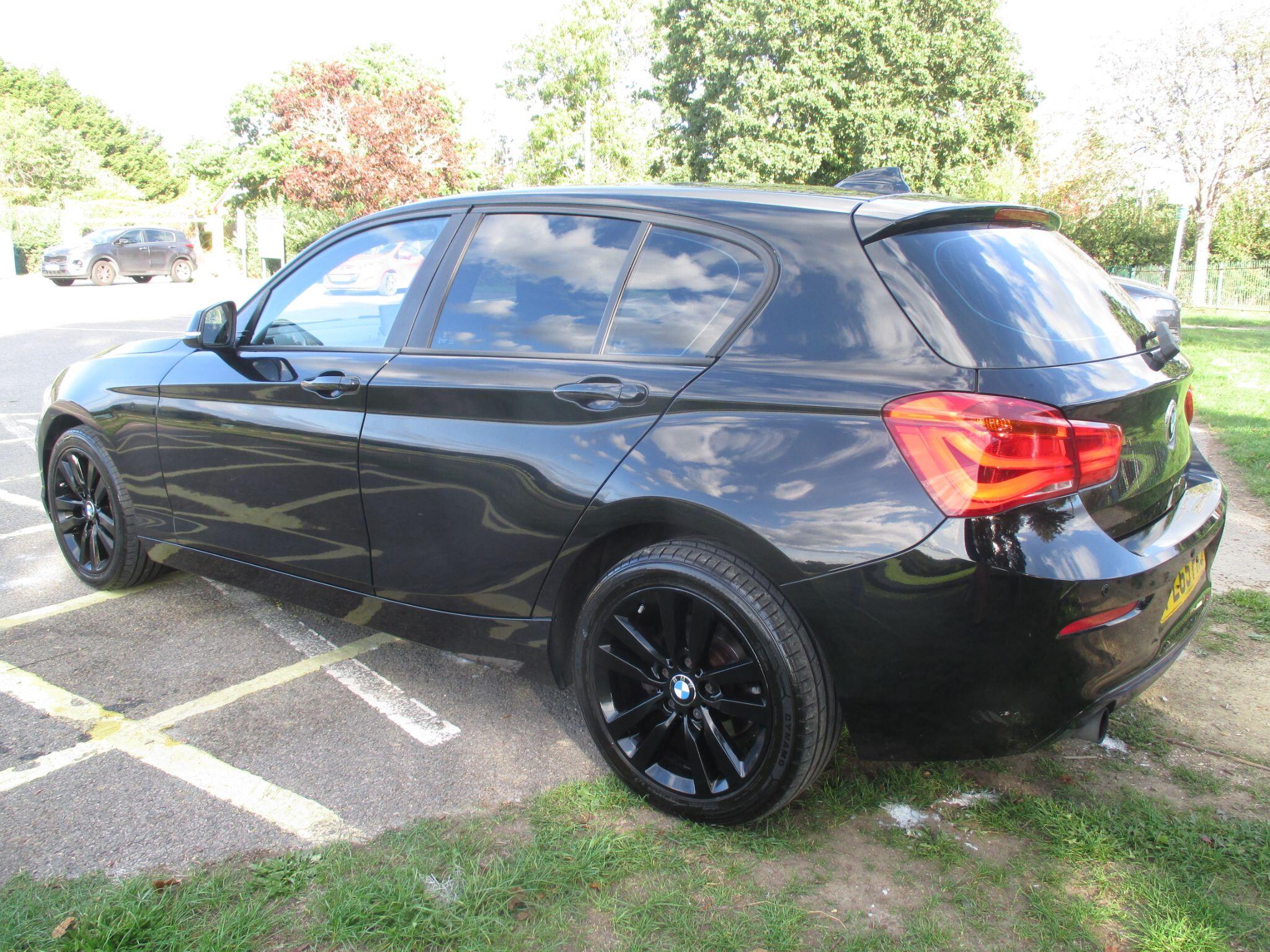 BMW 1 Series view 14