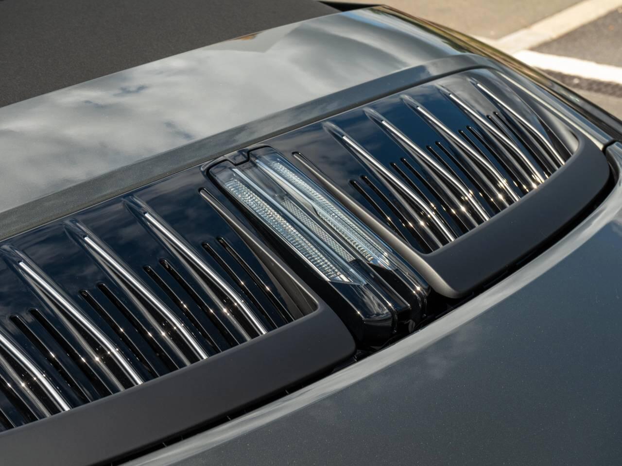 Porsche 911 view 17