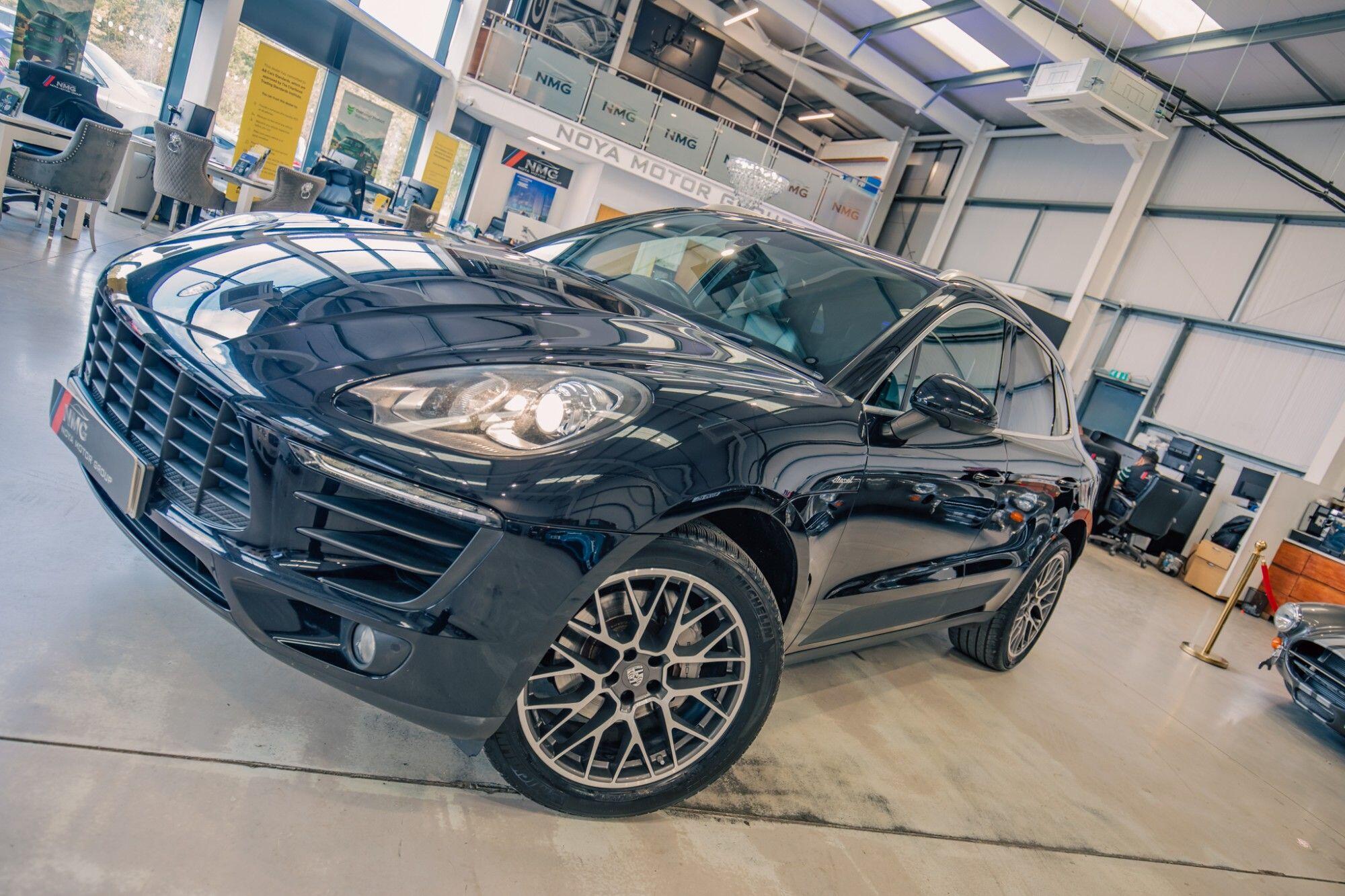 Porsche Macan view 5