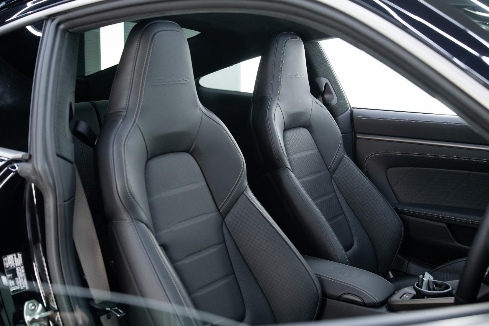 Porsche 911 view 8