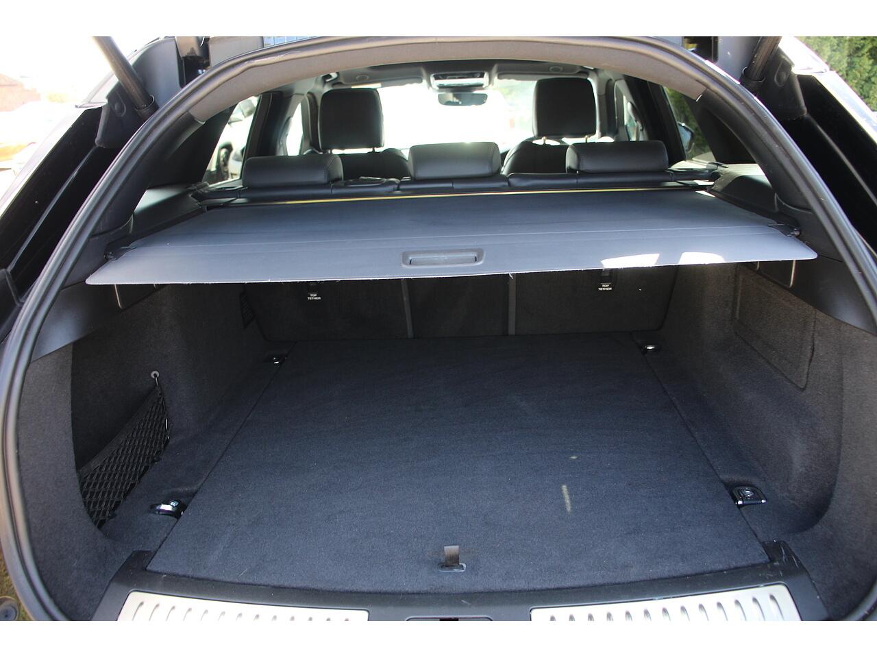 Land Rover Range Rover Velar view 36