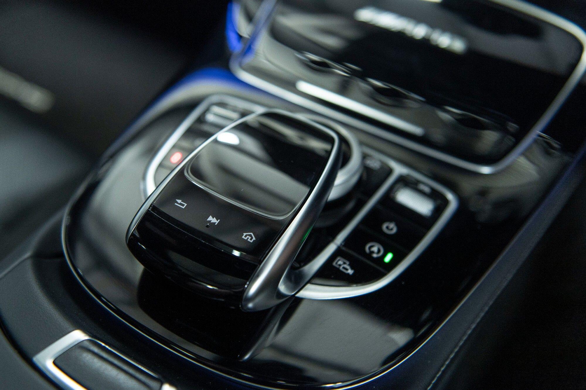 Mercedes-Benz E Class view 29