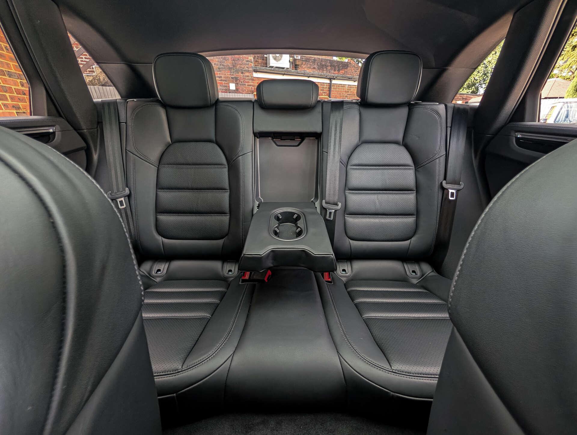 Porsche Macan view 26