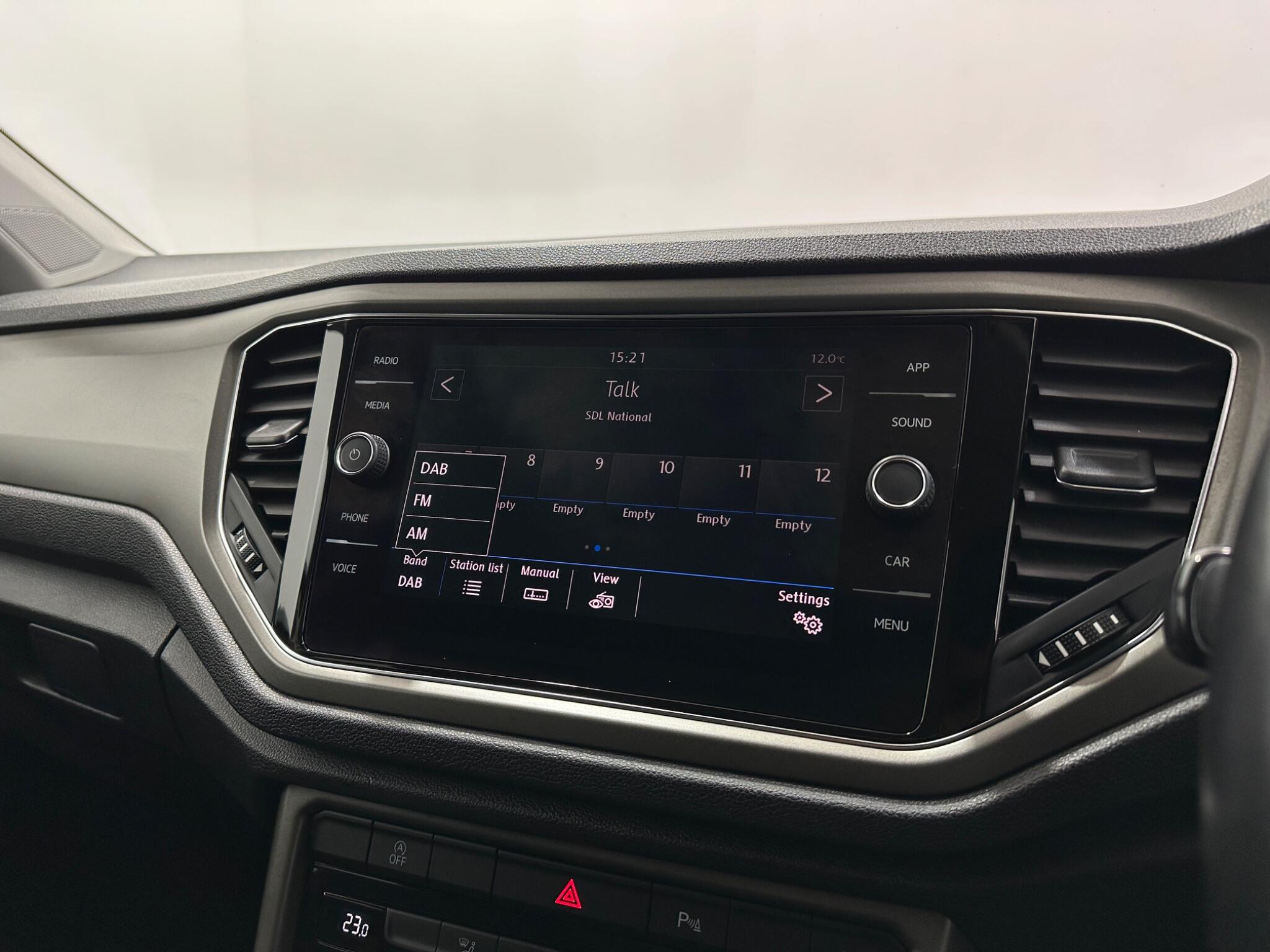 Volkswagen T-Roc view 21