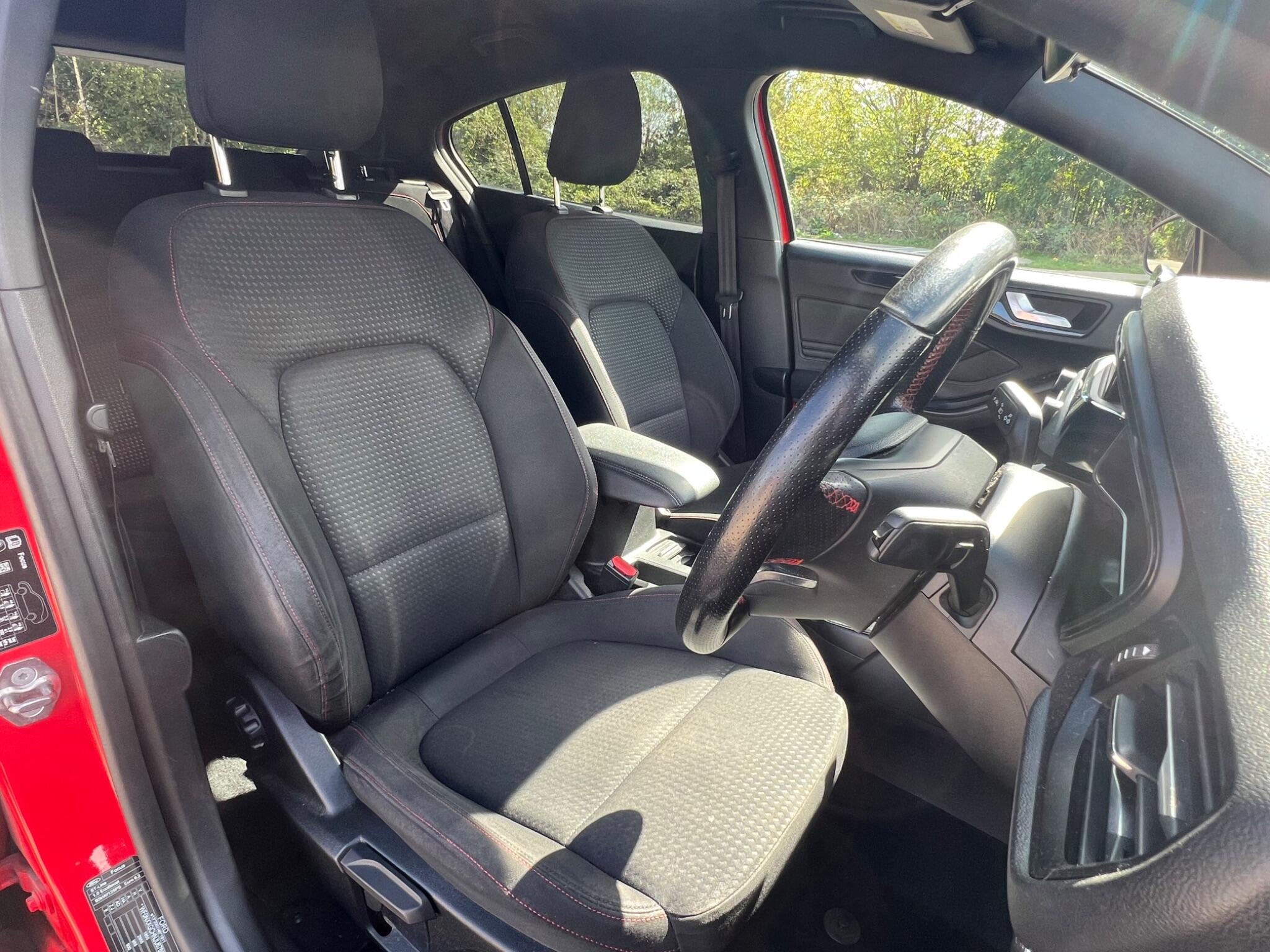Ford Focus view 18