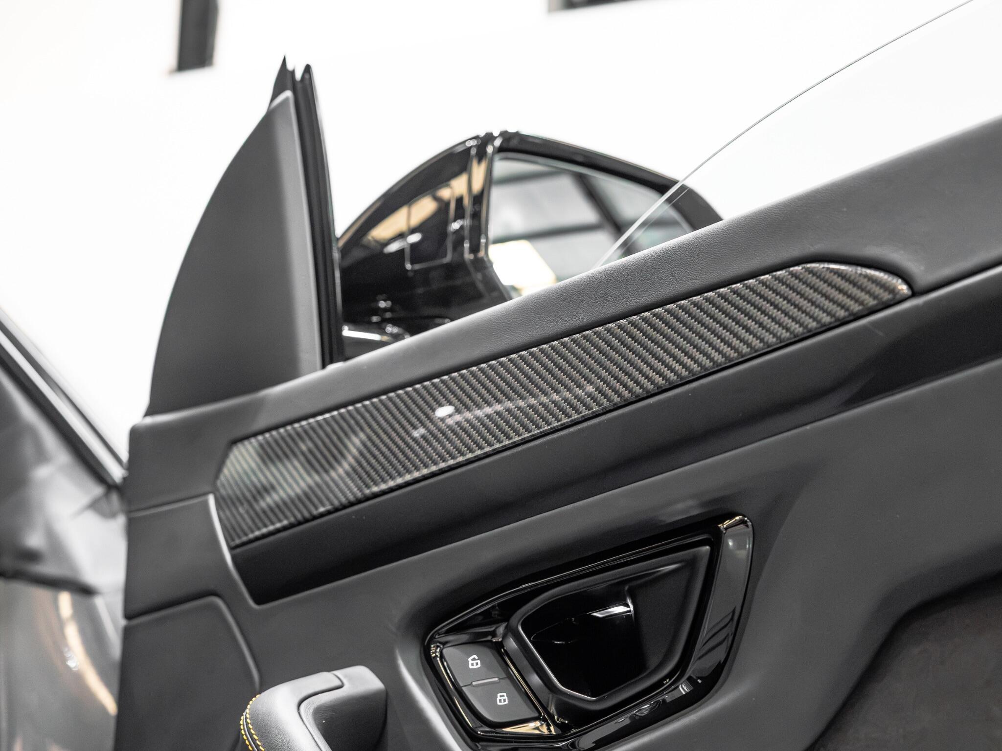 Lamborghini Urus view 25