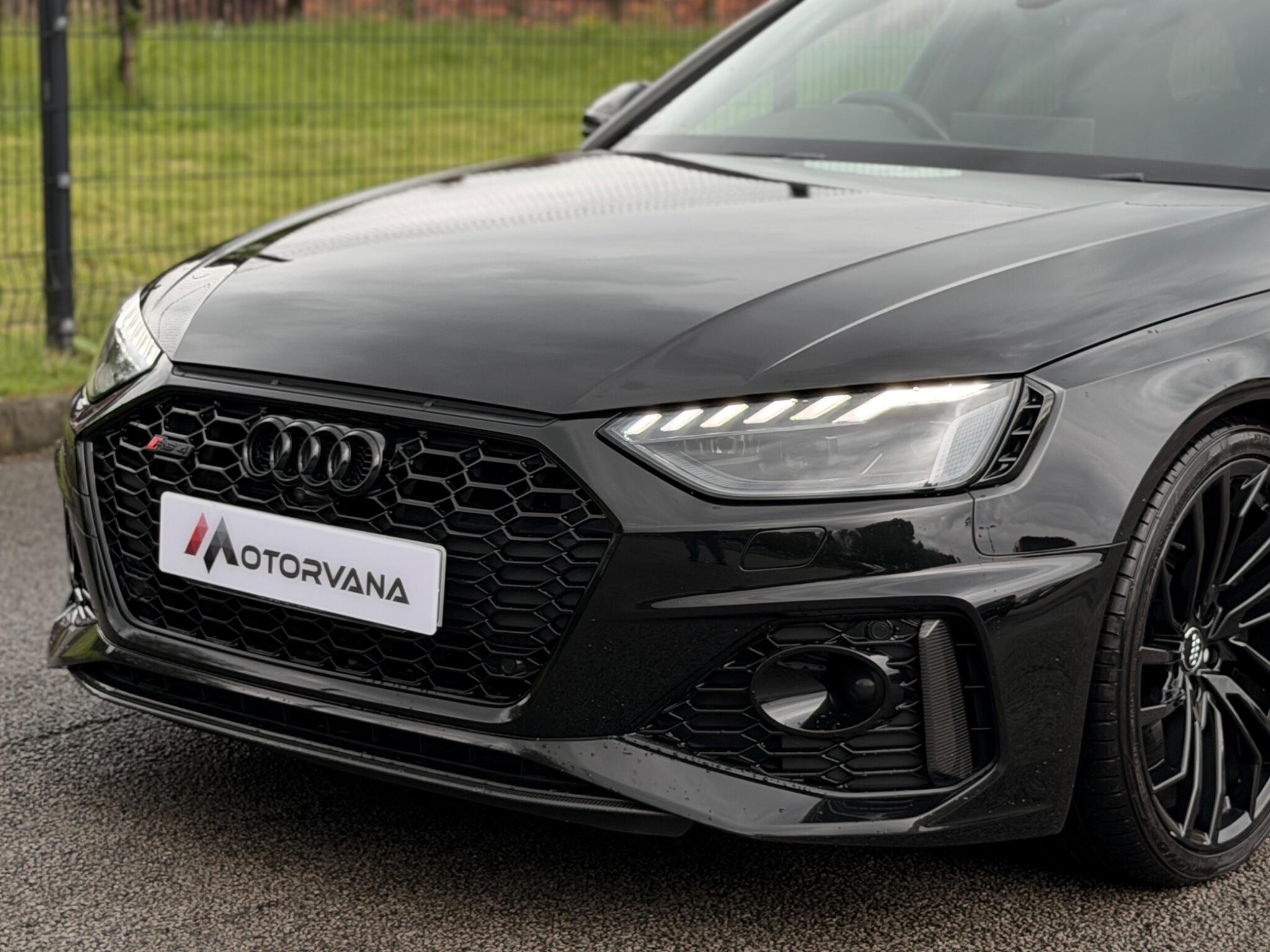 Audi RS4 view 9