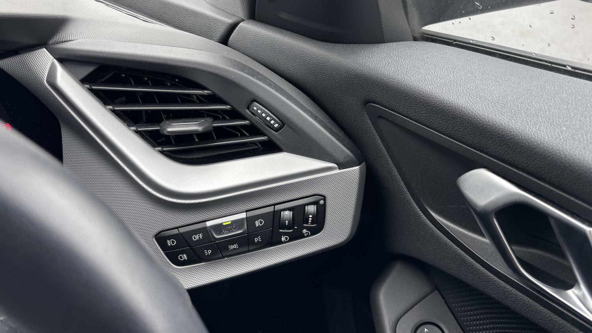 BMW 1 Series view 28