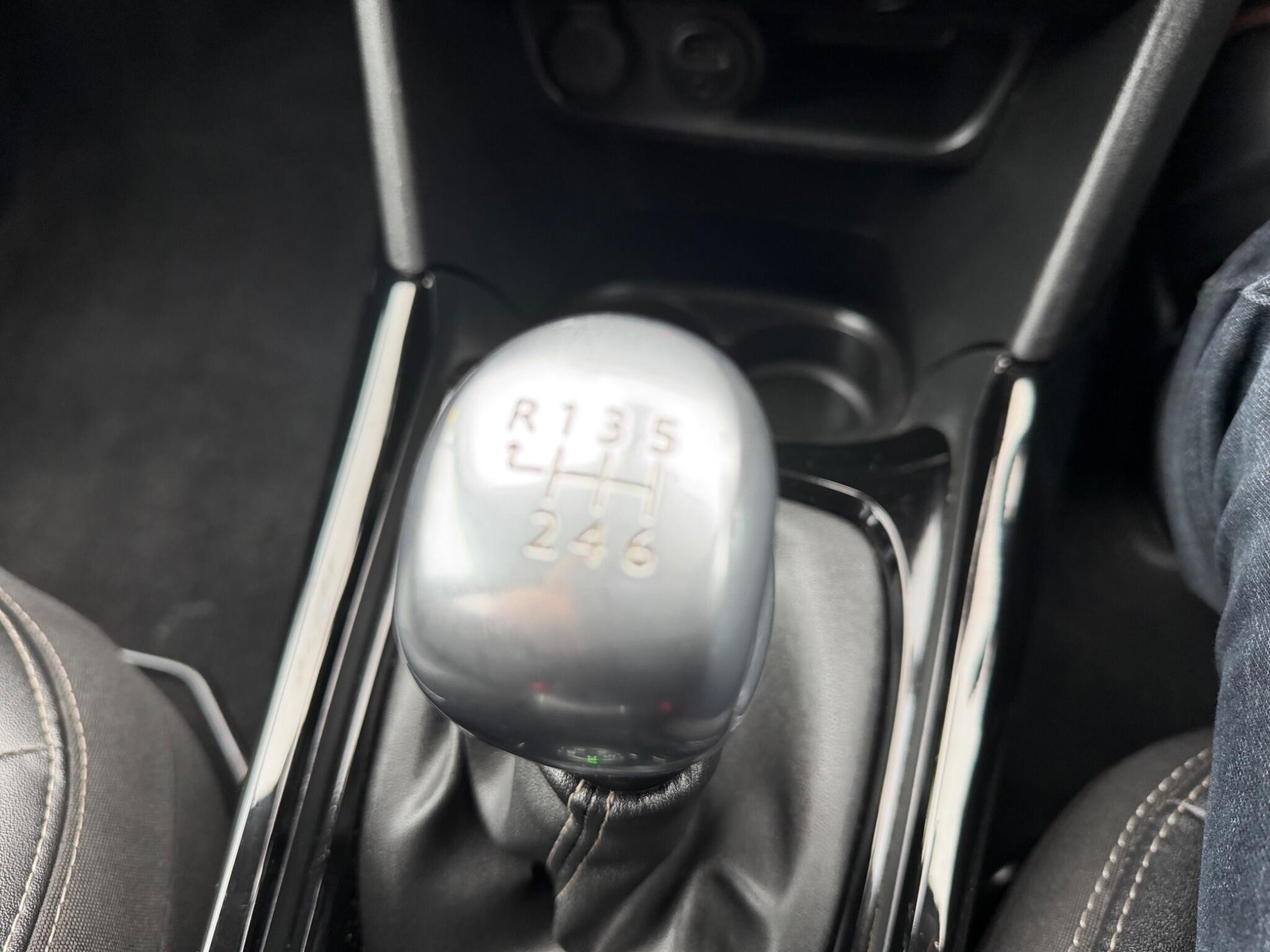 Peugeot 2008 view 60
