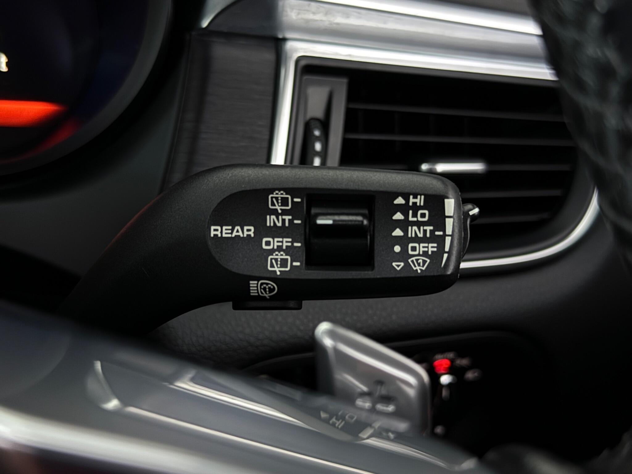 Porsche Macan view 31