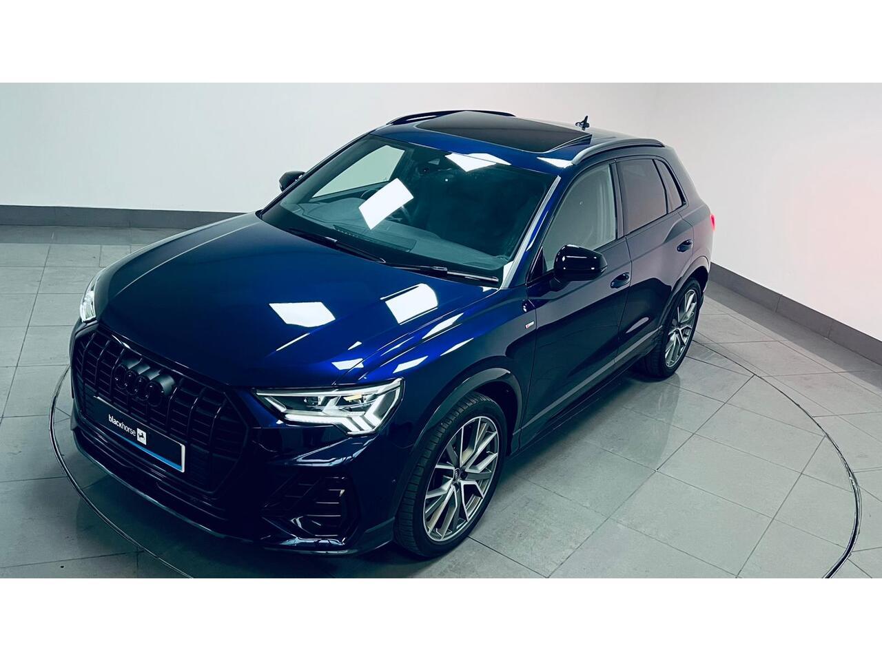 Audi Q3 view 12