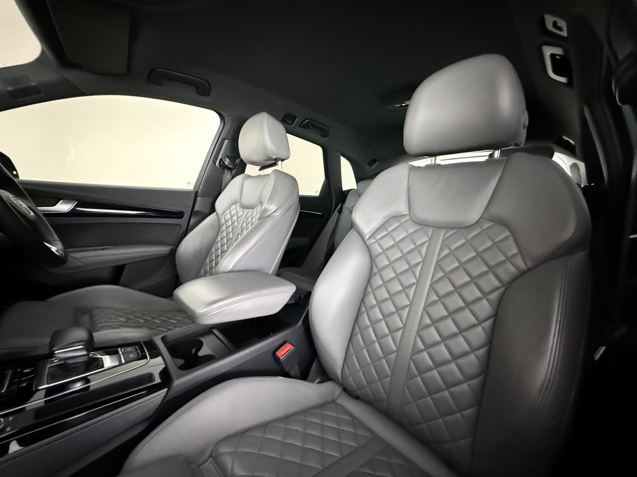 Audi Q5 view 32