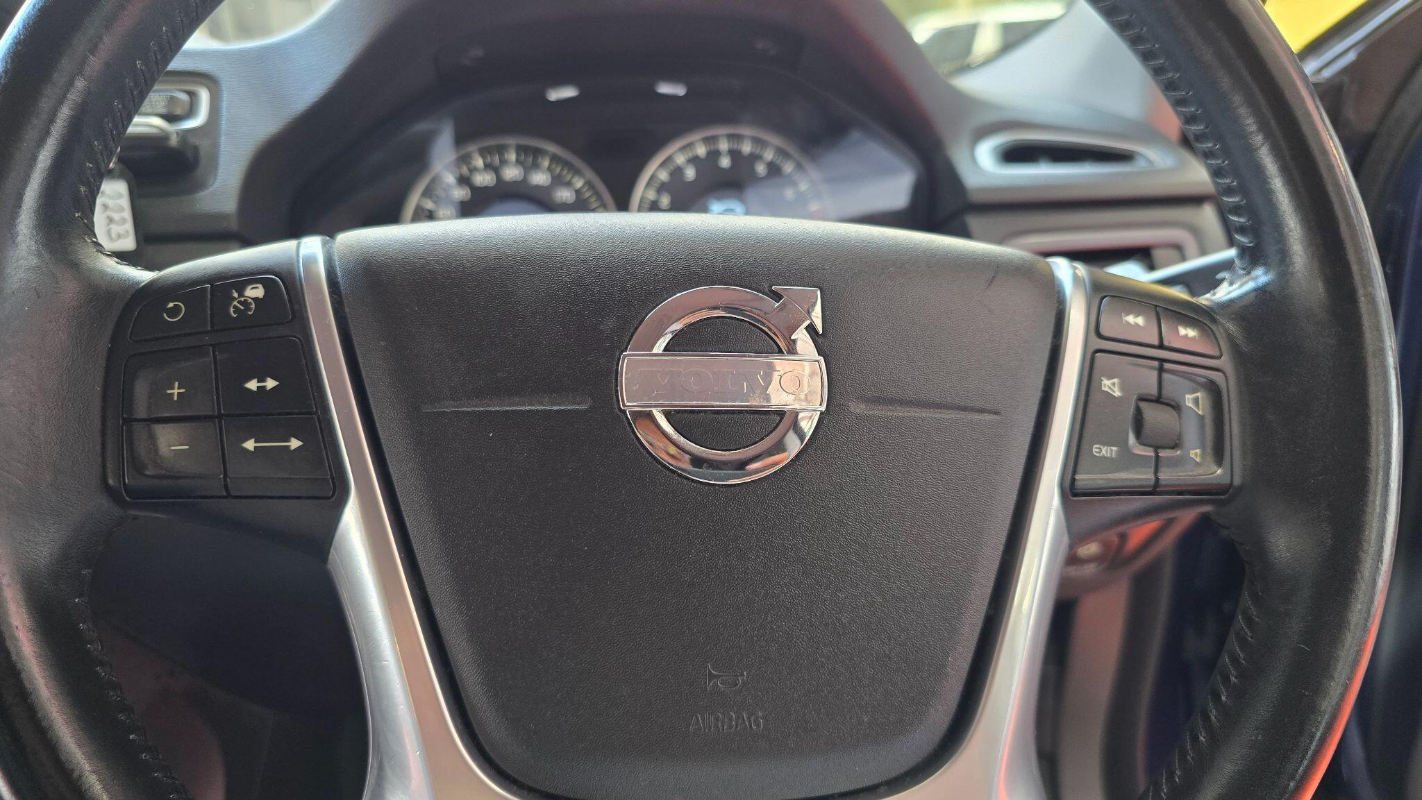 Volvo V70 view 10