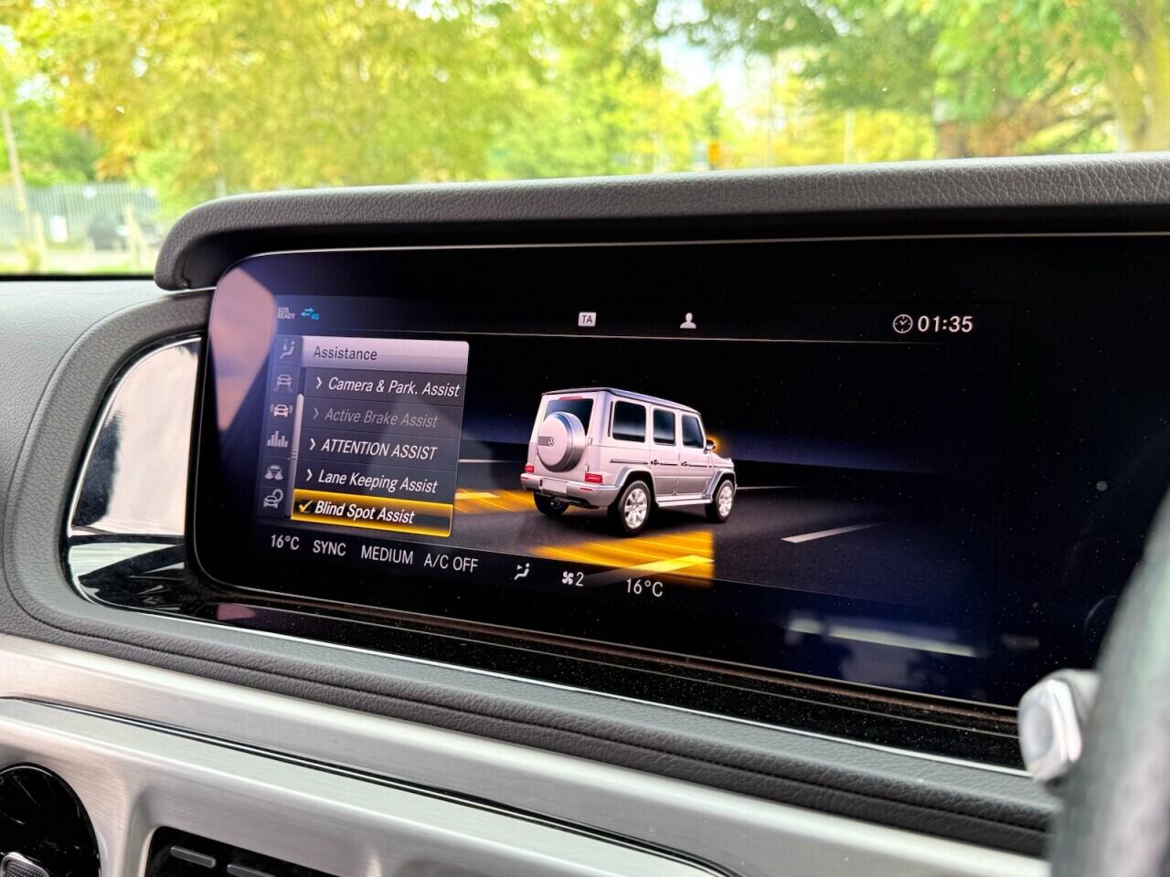 Mercedes-Benz G-Class view 29