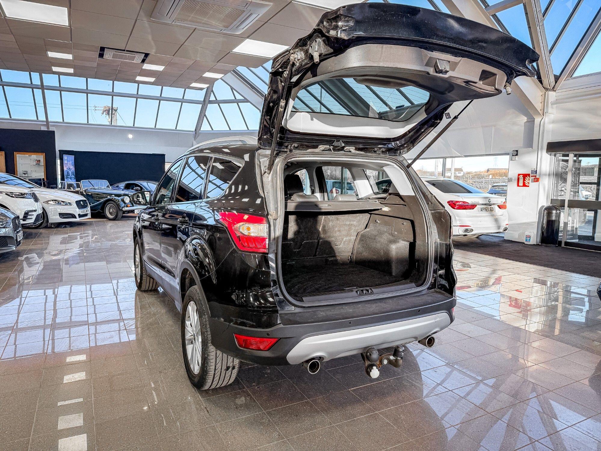 Ford Kuga view 34