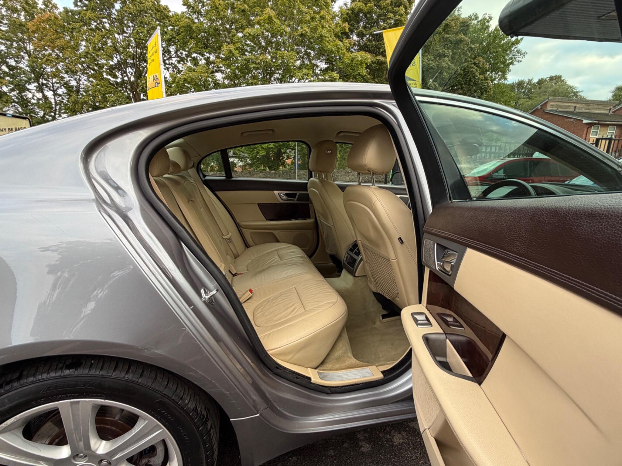 Jaguar XF view 15