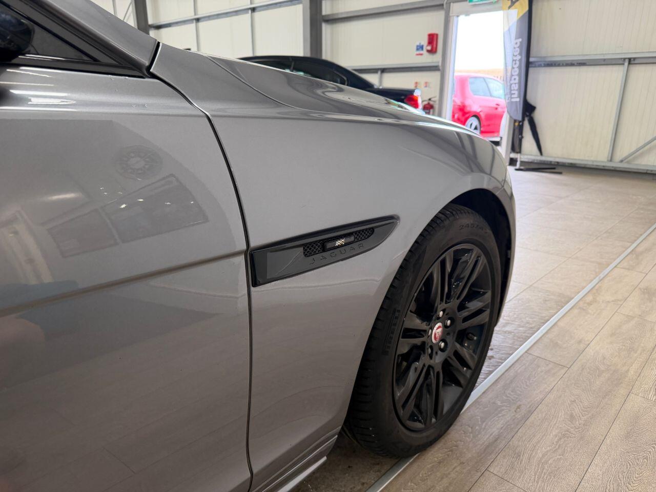 Jaguar XF view 40