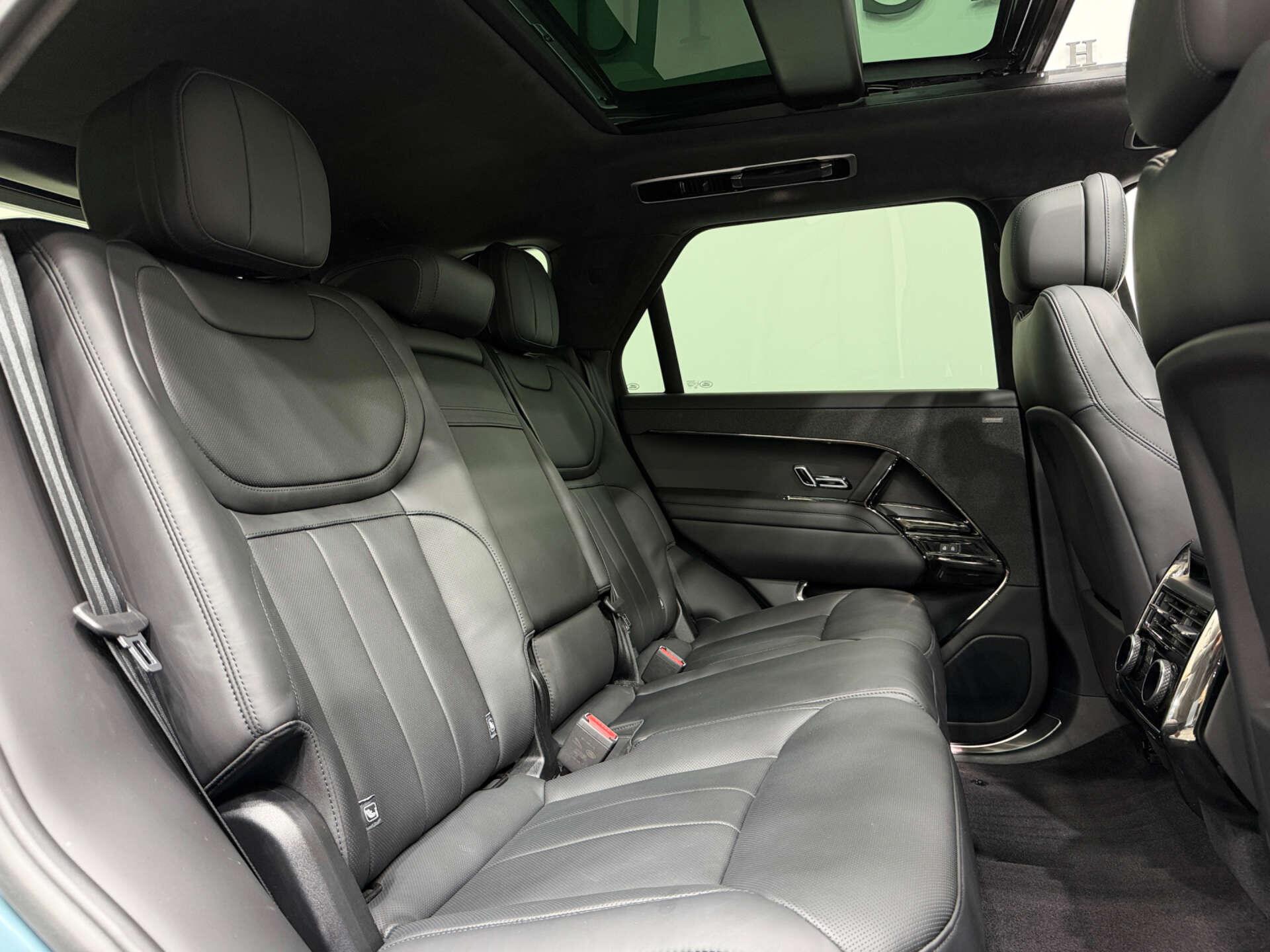 Land Rover Range Rover Sport view 13