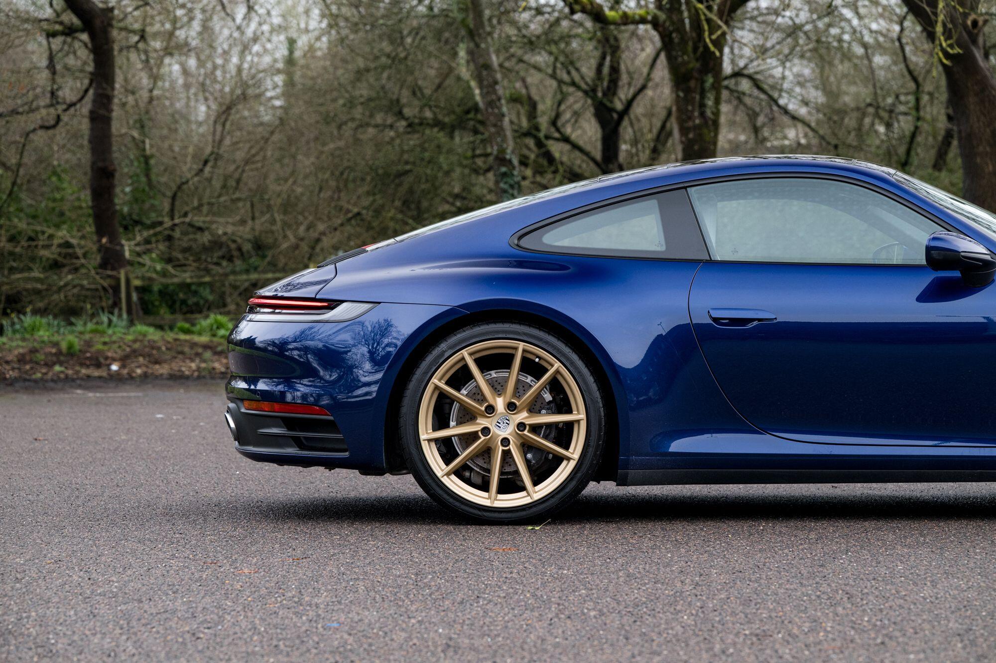 Porsche 911 view 16