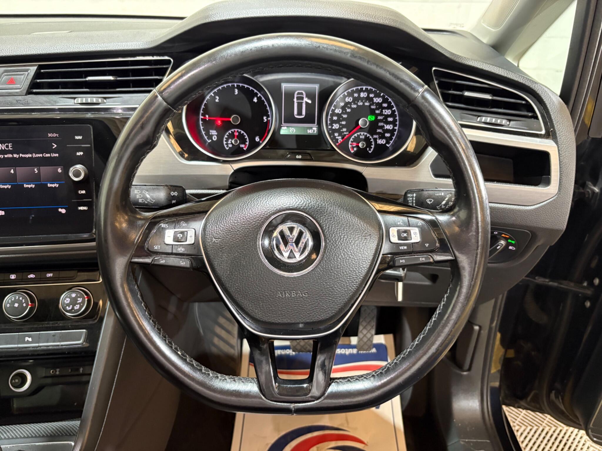 Volkswagen Touran view 6