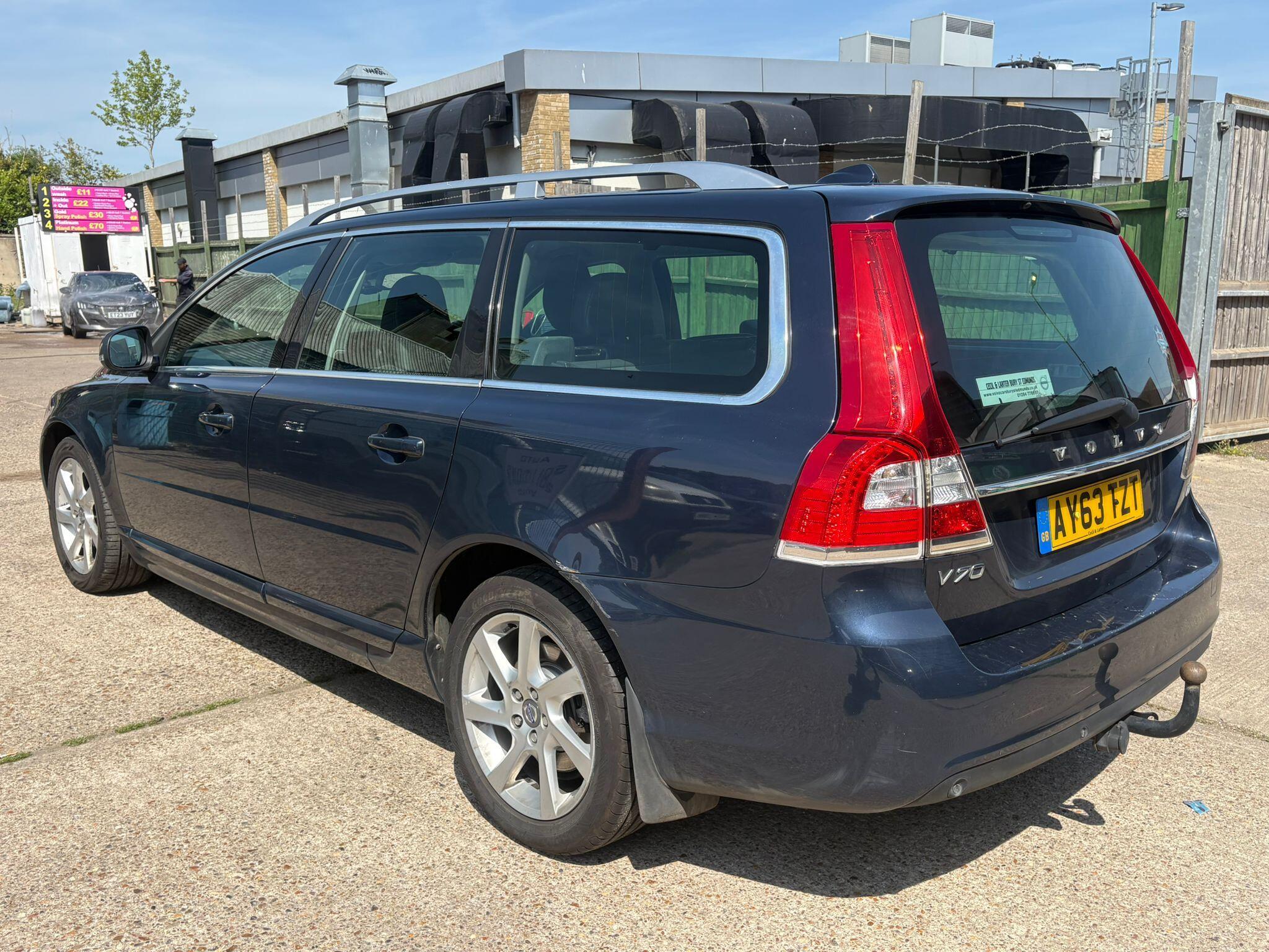 Volvo V70 view 5