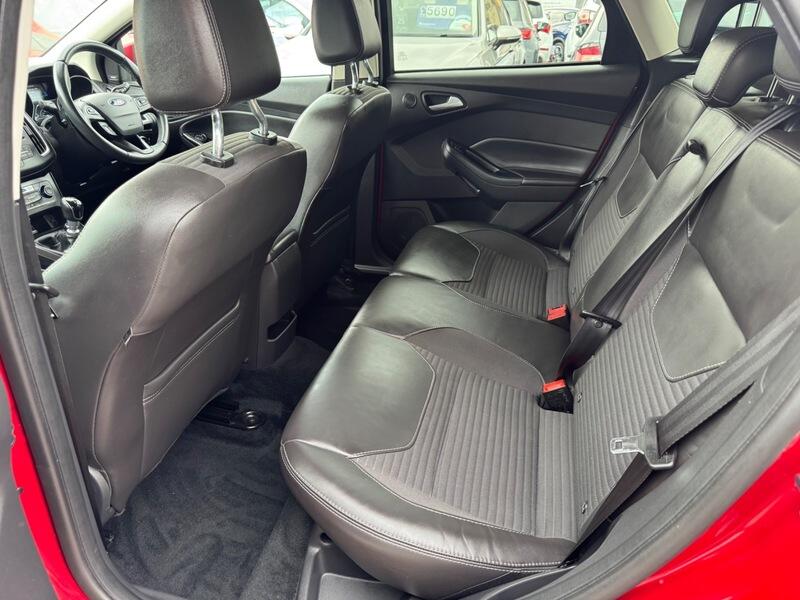 Ford Focus view 15