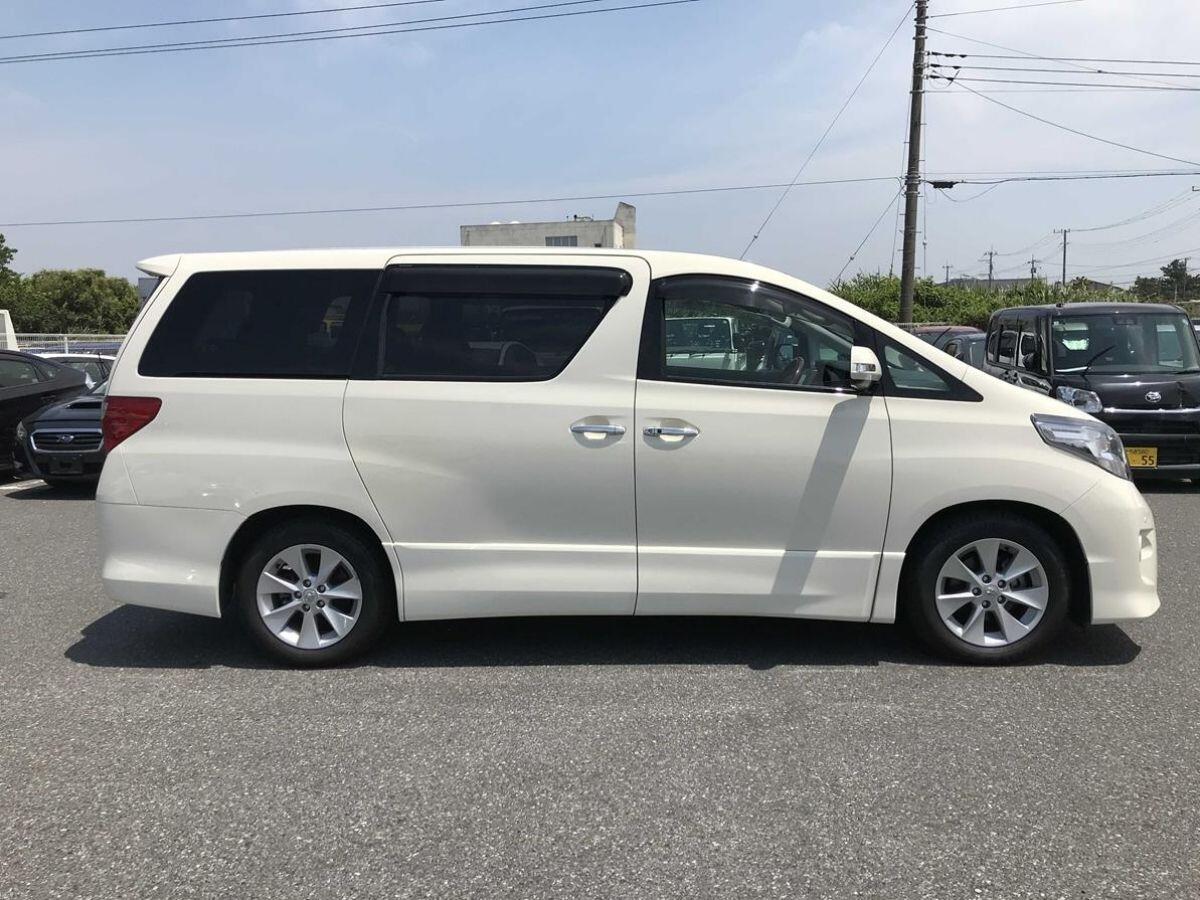 Toyota Alphard view 9