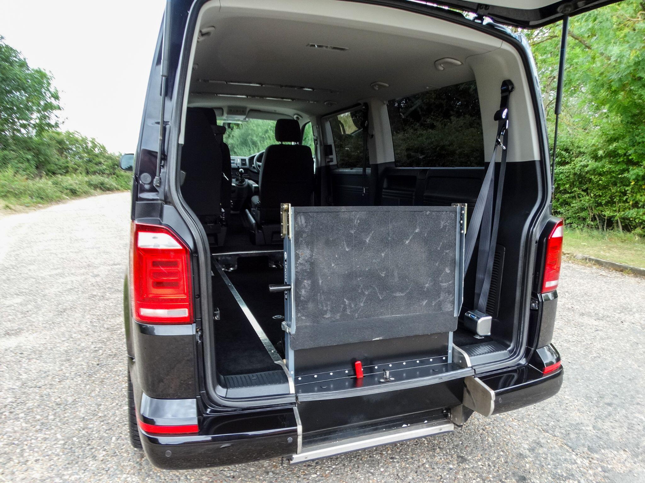 Volkswagen Transporter Shuttle view 15