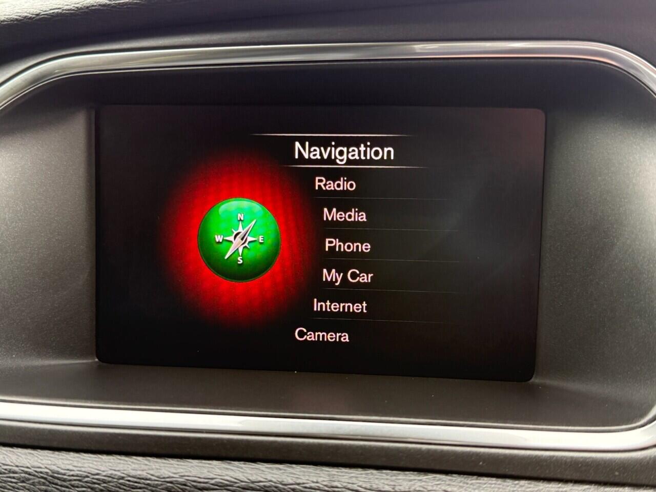 Volvo V40 Cross Country view 28