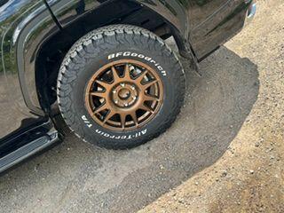 Toyota Land Cruiser view 3