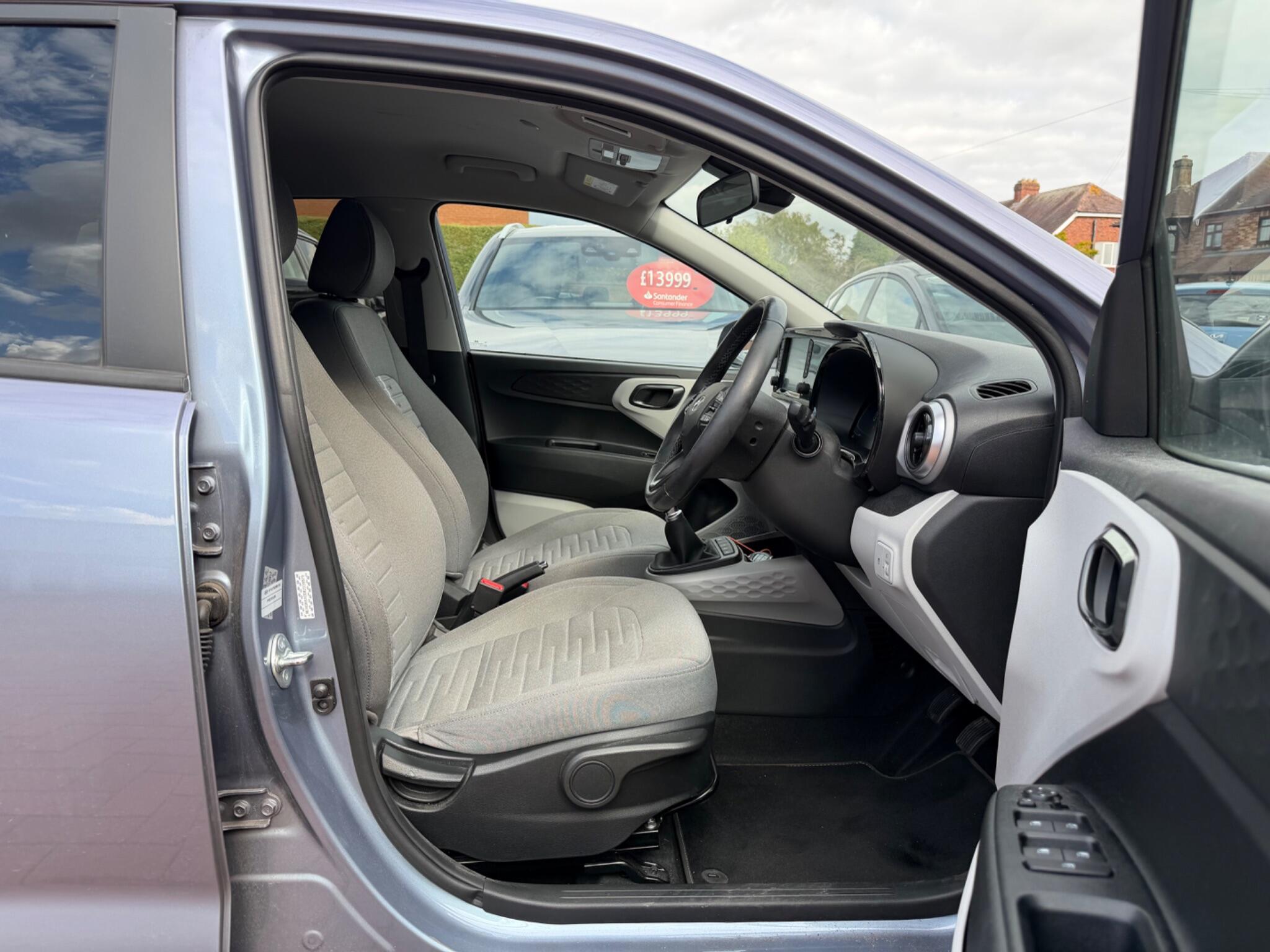 Hyundai i10 view 32