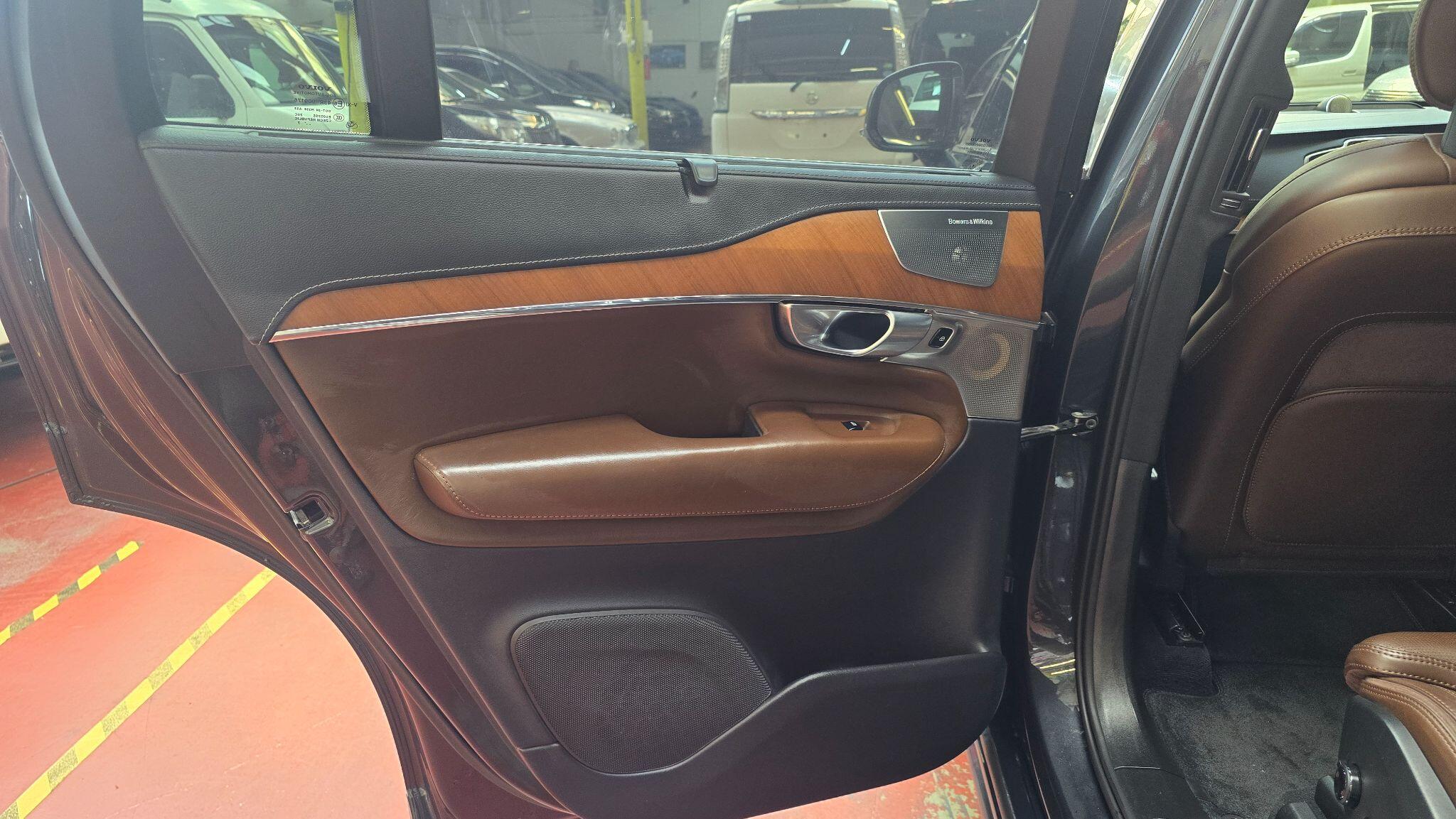 Volvo XC90 view 50