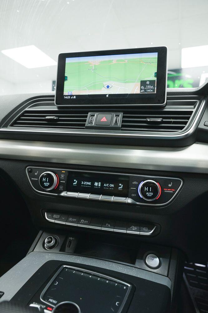 Audi Q5 view 25